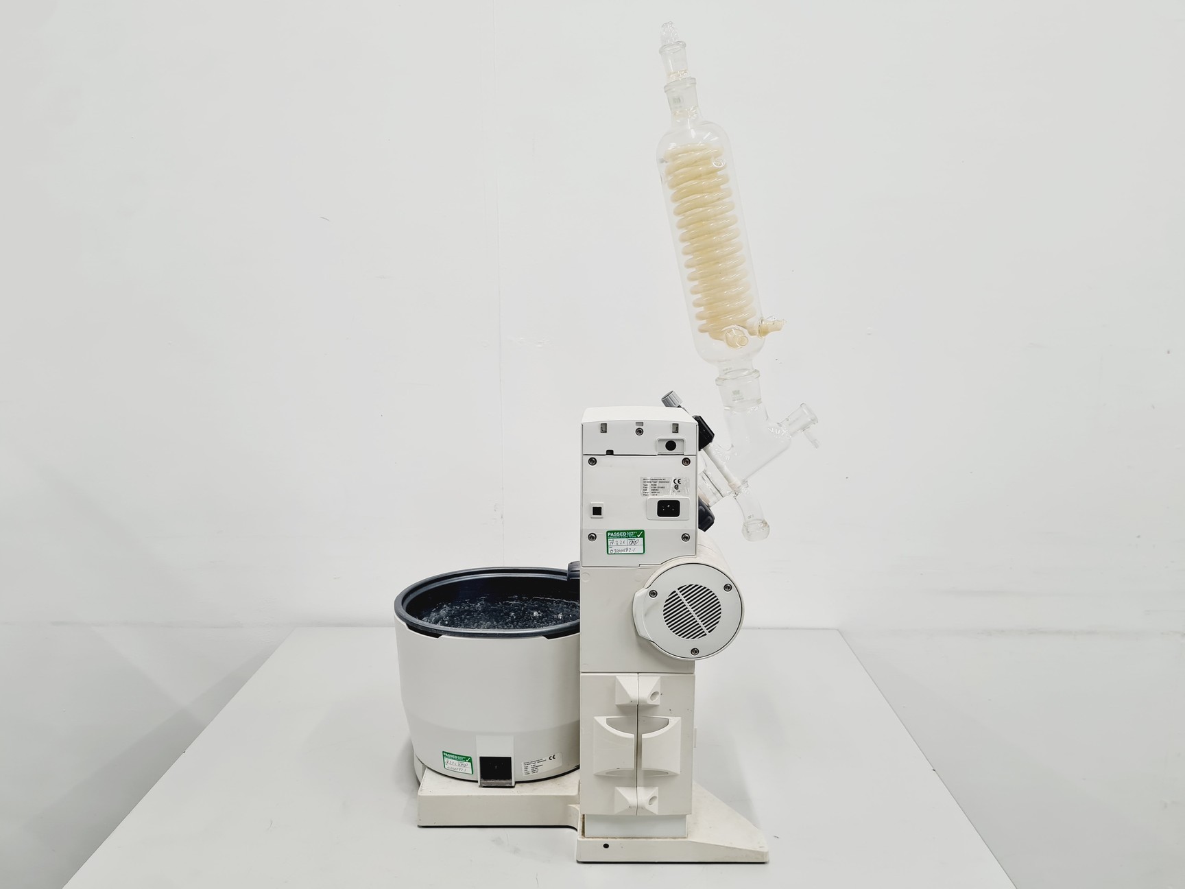 Image of Buchi Rotavapor R-200 and Buchi Heating Bath B-490