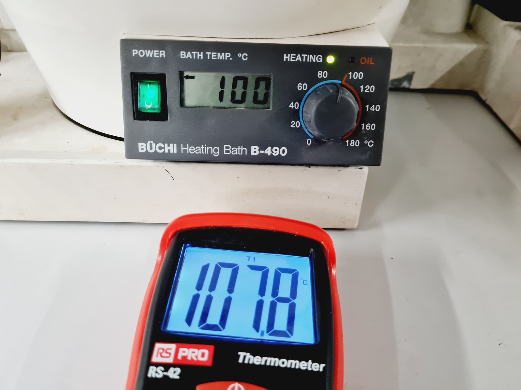 Image of Buchi Rotavapor R-200 and Buchi Heating Bath B-490