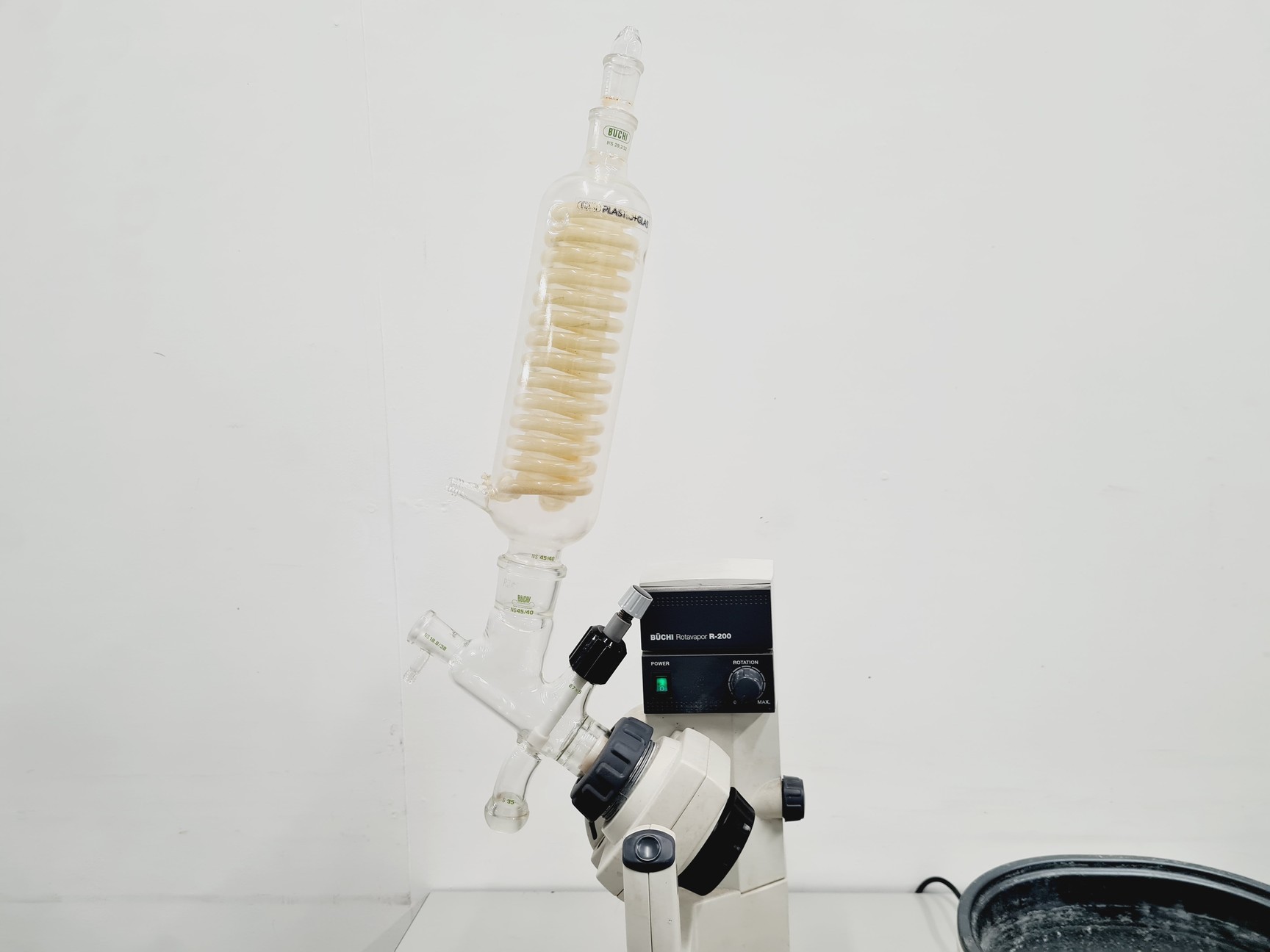 Image of Buchi Rotavapor R-200 and Buchi Heating Bath B-490