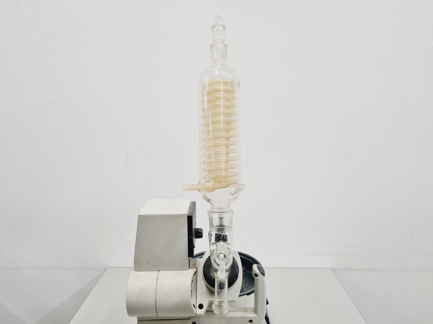 Image of Buchi Rotavapor R-200 and Buchi Heating Bath B-490