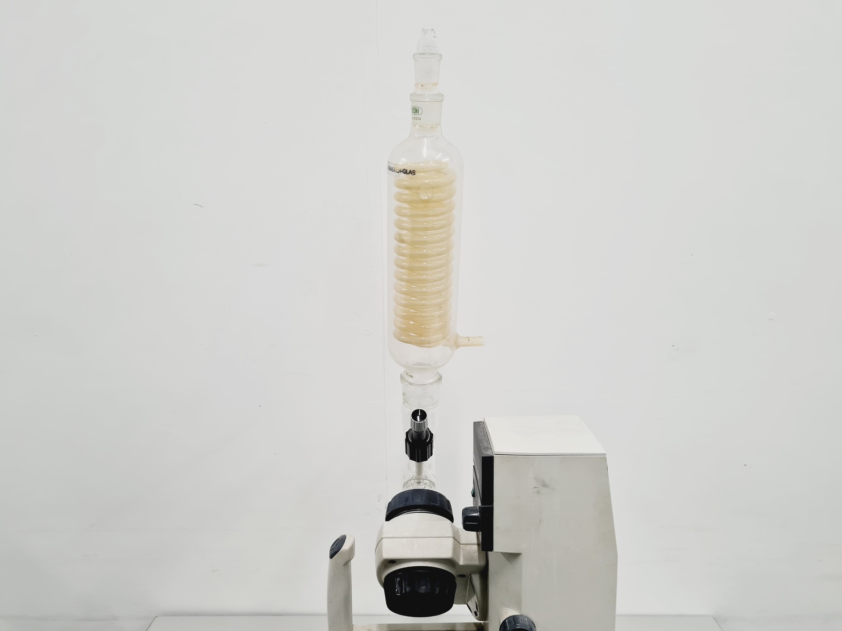 Image of Buchi Rotavapor R-200 and Buchi Heating Bath B-490