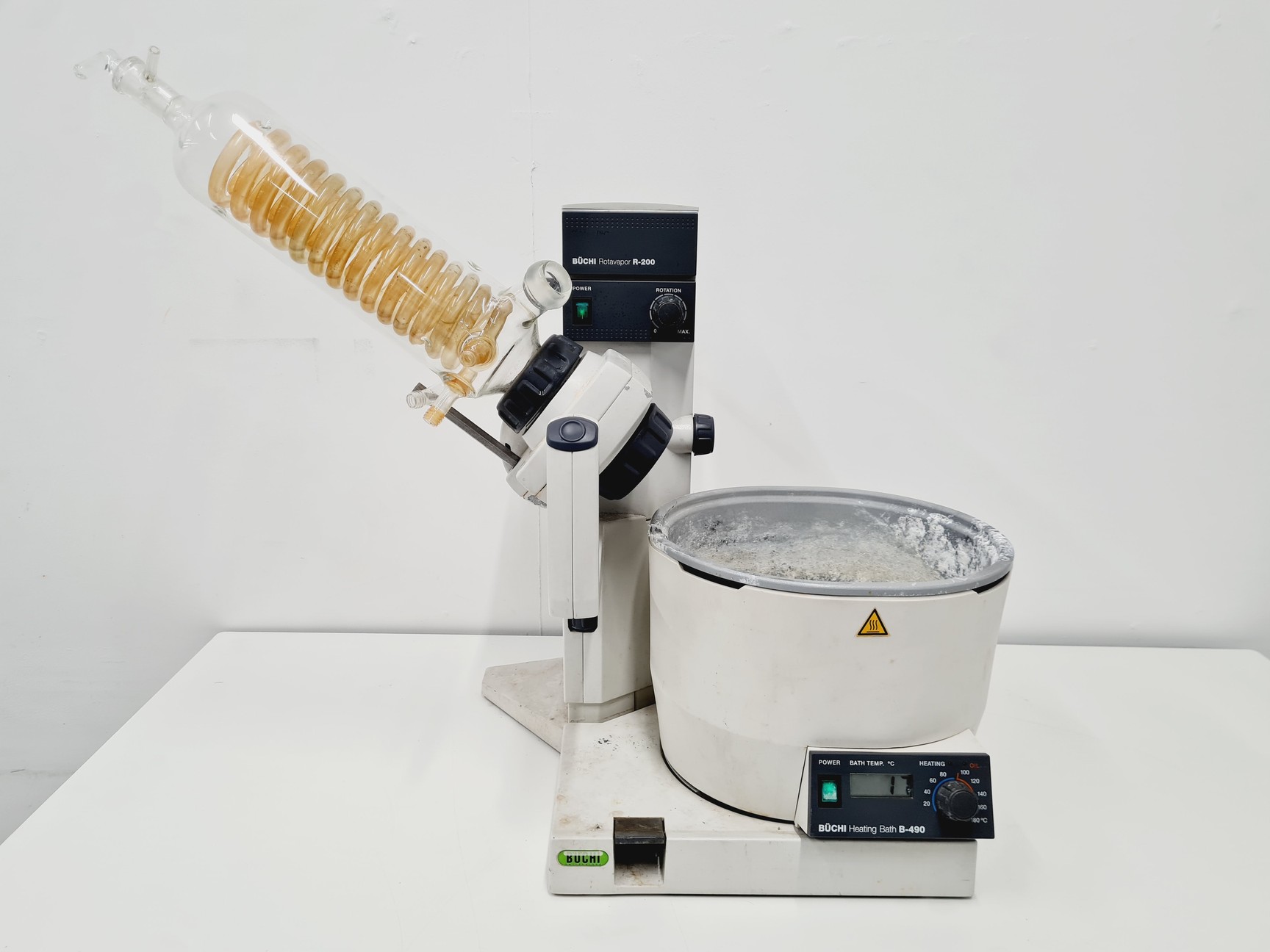 Image of Buchi Rotavapor R-200 and Buchi Heating Bath B-490