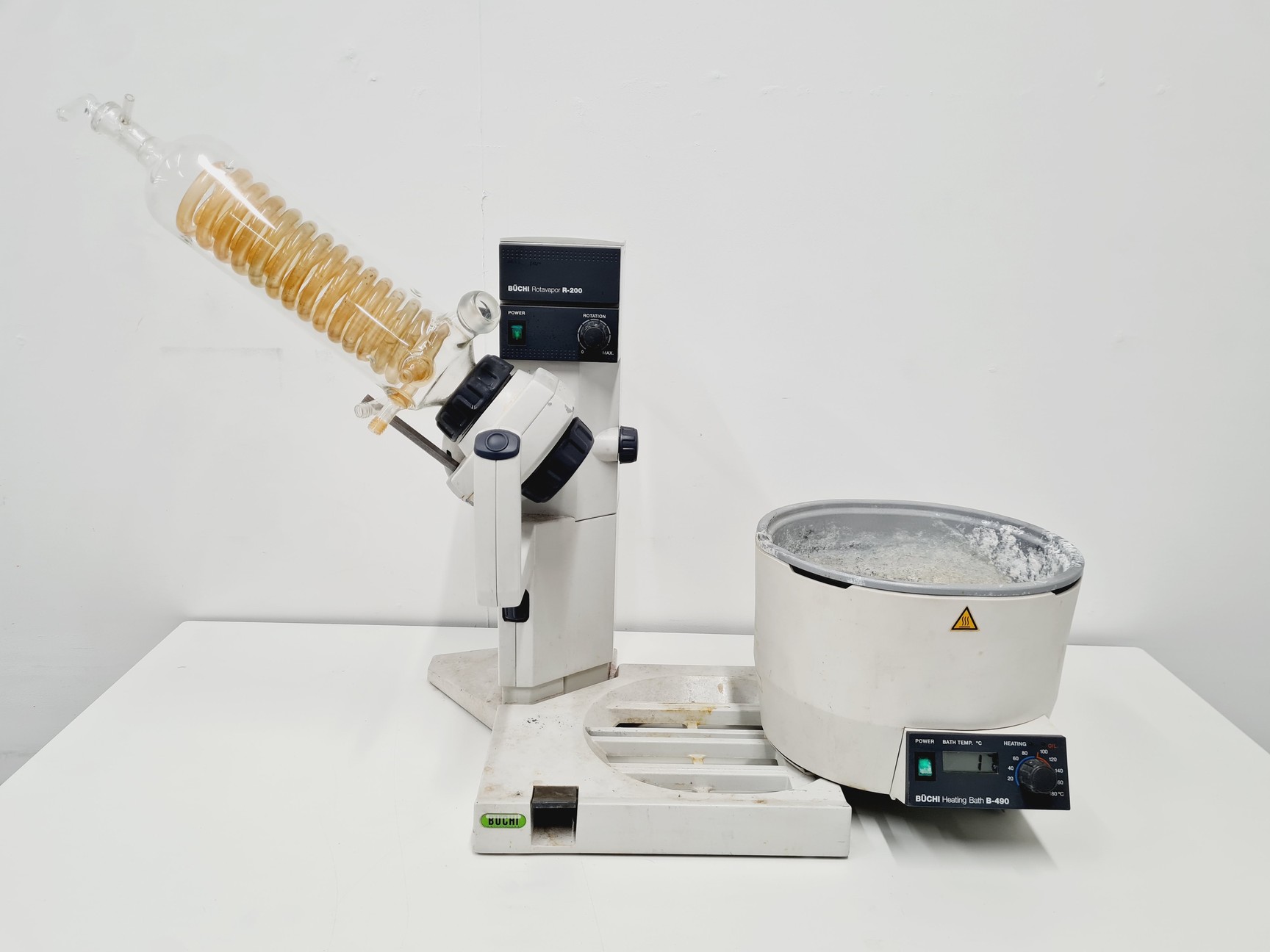 Image of Buchi Rotavapor R-200 and Buchi Heating Bath B-490
