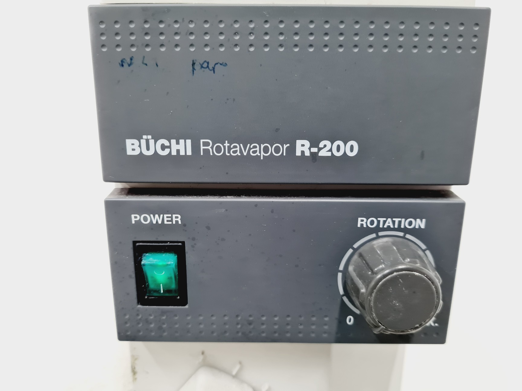 Image of Buchi Rotavapor R-200 and Buchi Heating Bath B-490