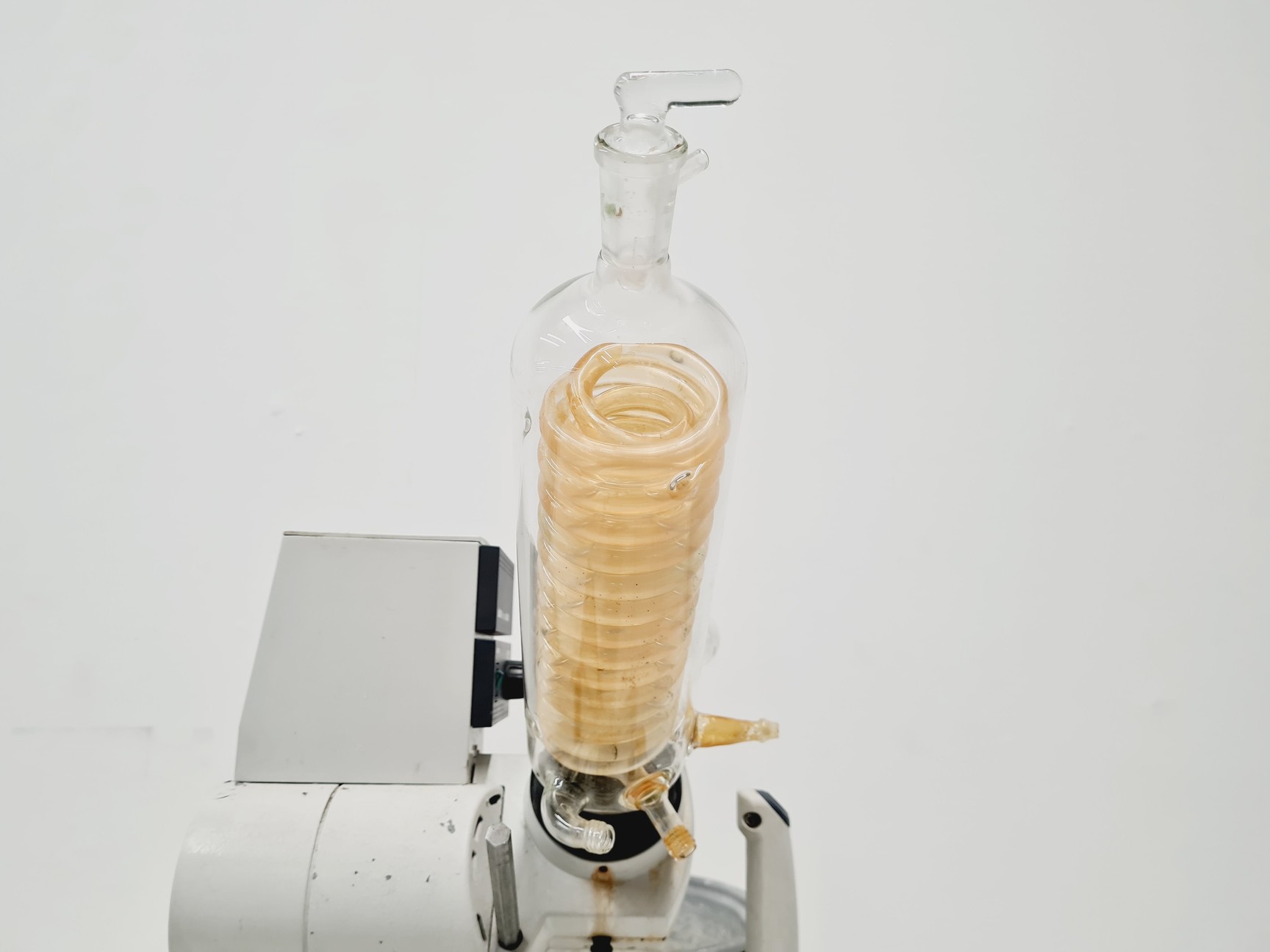 Image of Buchi Rotavapor R-200 and Buchi Heating Bath B-490