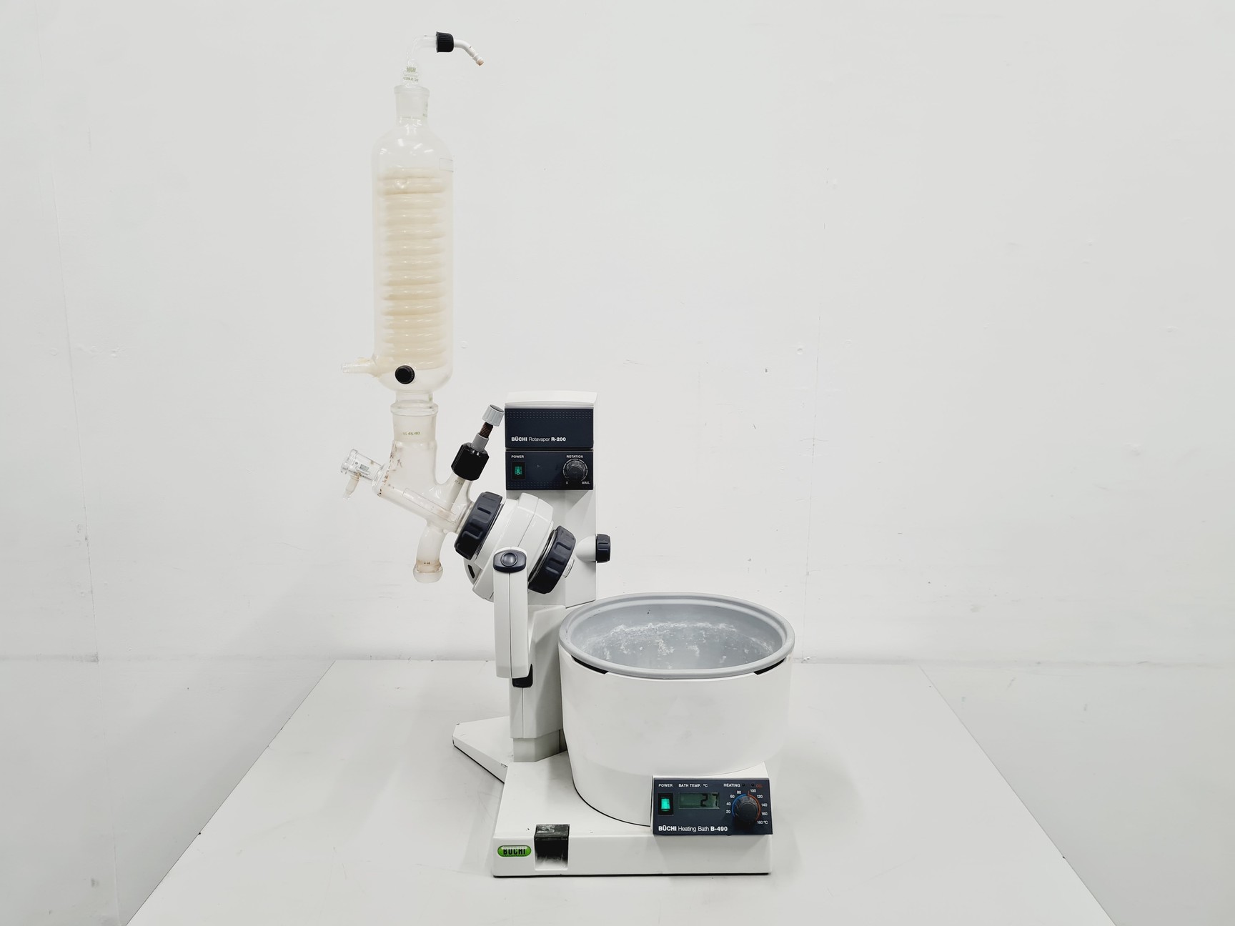 Buchi Plating Buchi Rotavapor R-200 and Buchi Heating Bath B-490