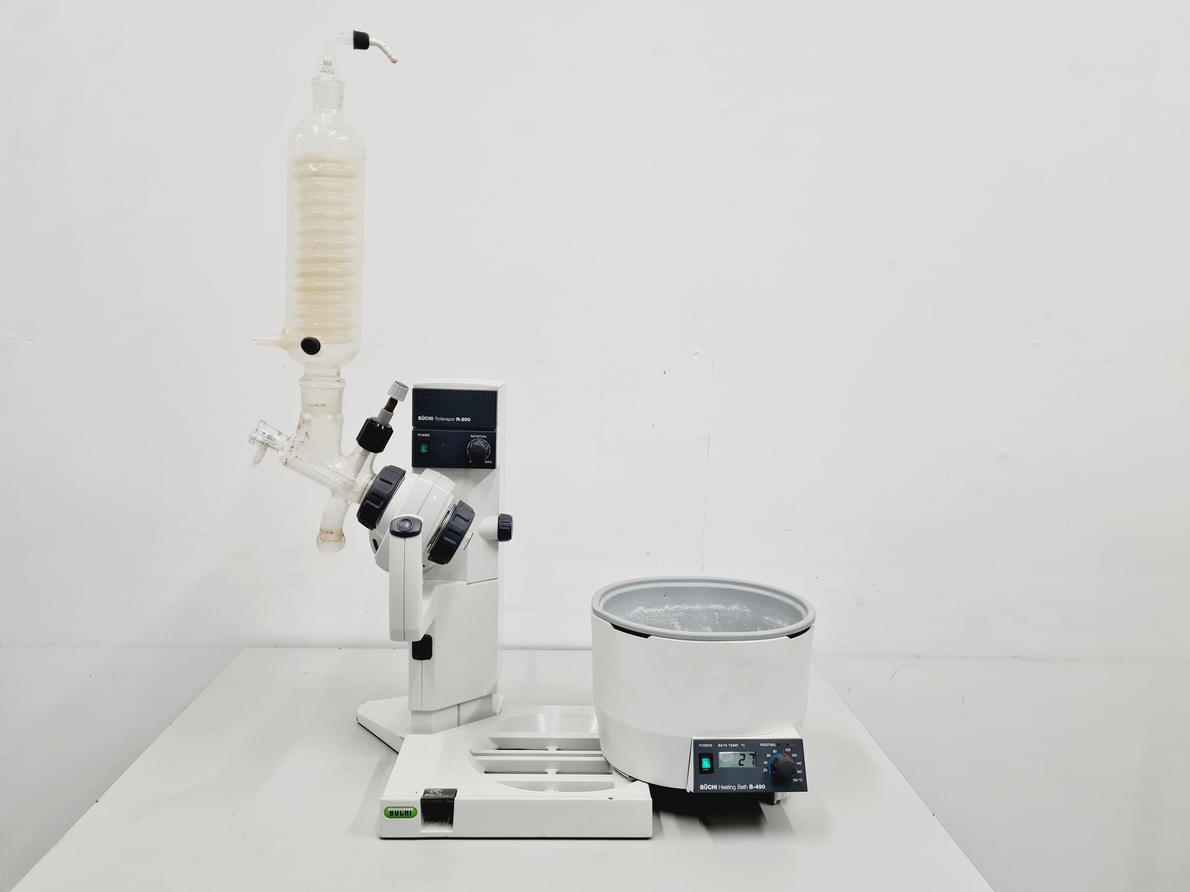 Image of Buchi Rotavapor R-200 and Buchi Heating Bath B-490