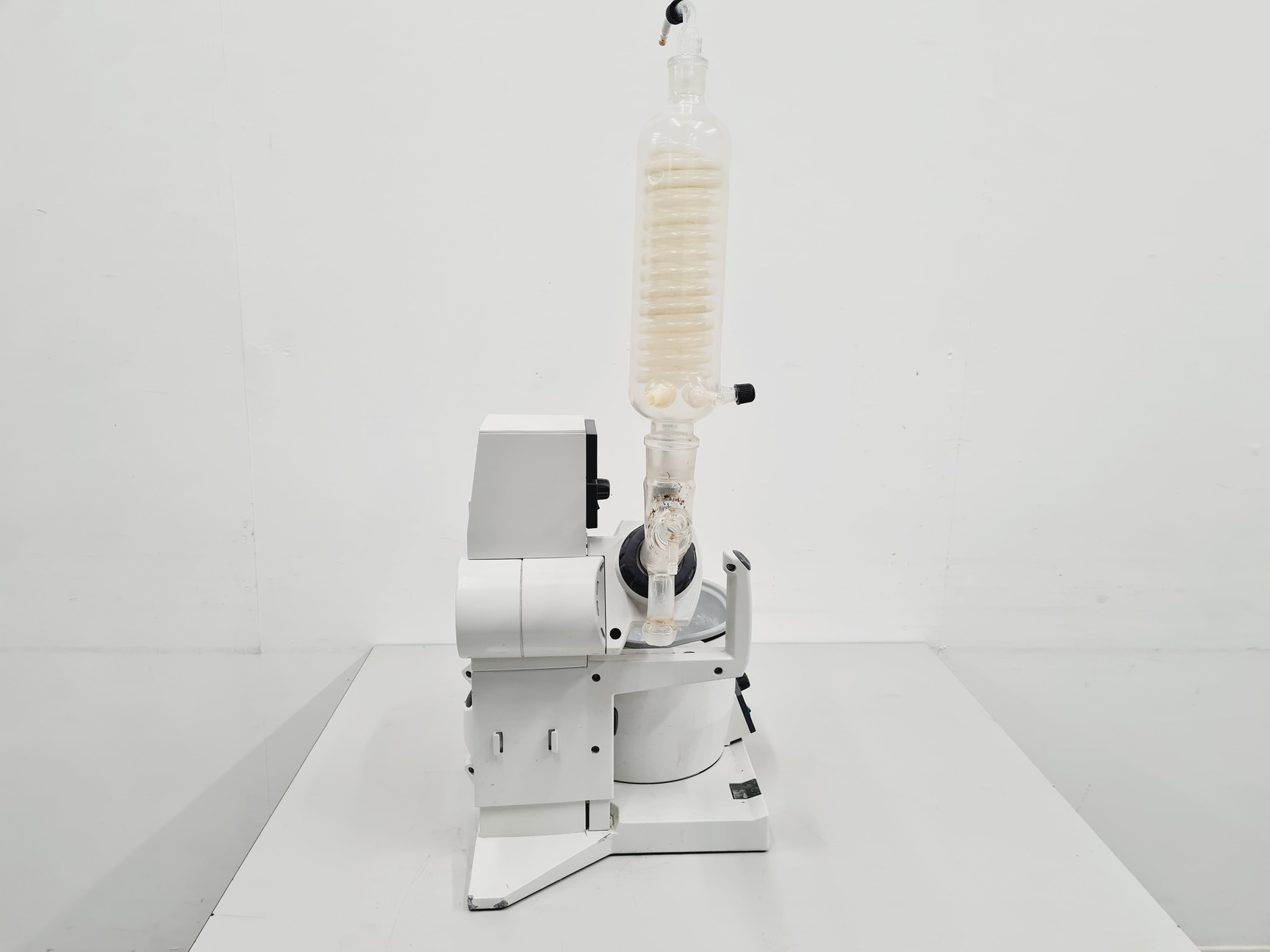 Image of Buchi Rotavapor R-200 and Buchi Heating Bath B-490