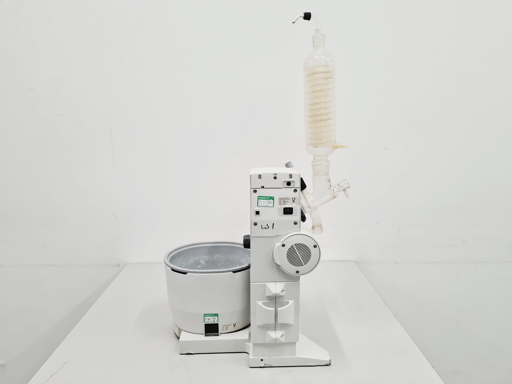 Image of Buchi Rotavapor R-200 and Buchi Heating Bath B-490