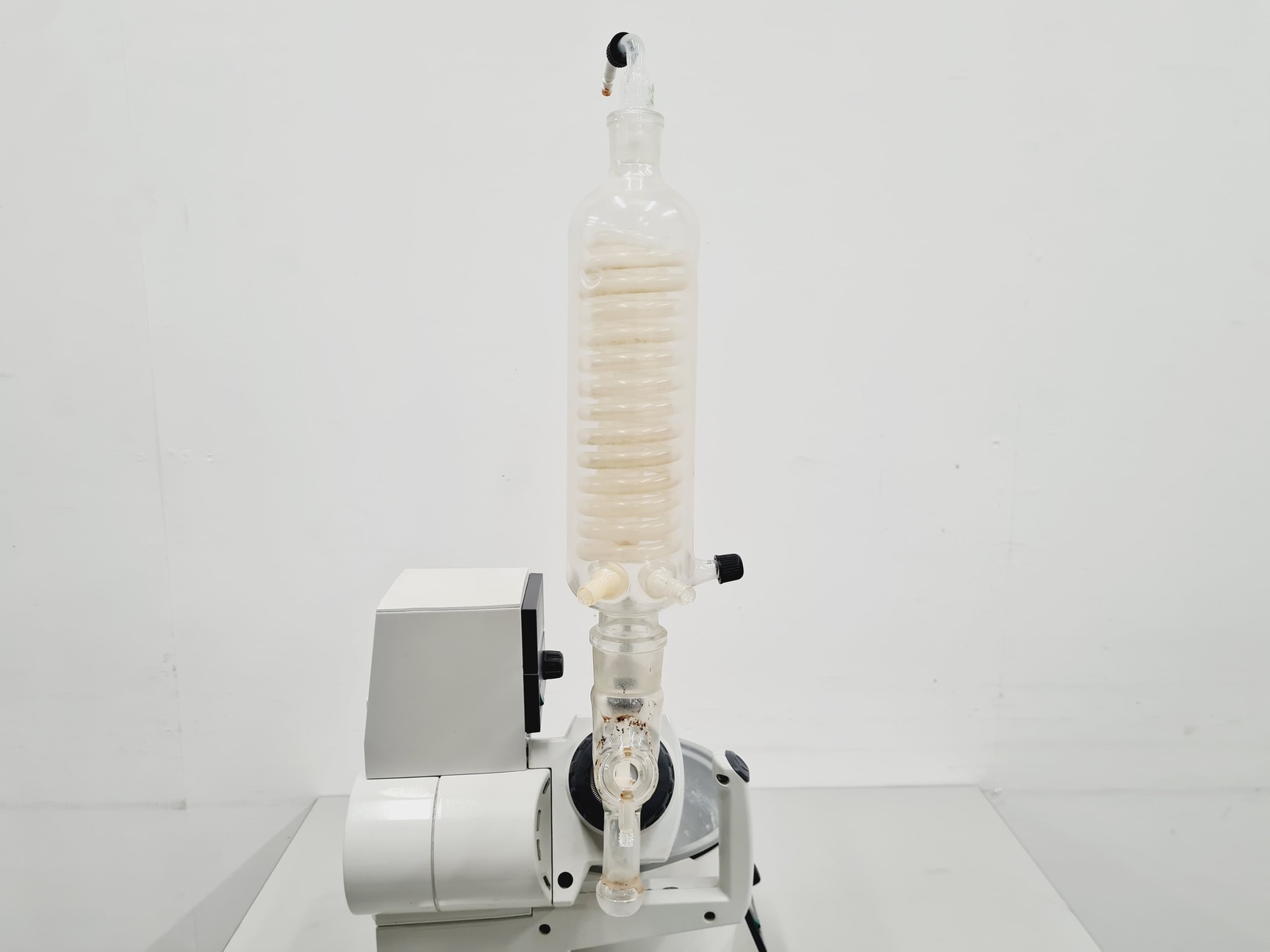 Image of Buchi Rotavapor R-200 and Buchi Heating Bath B-490