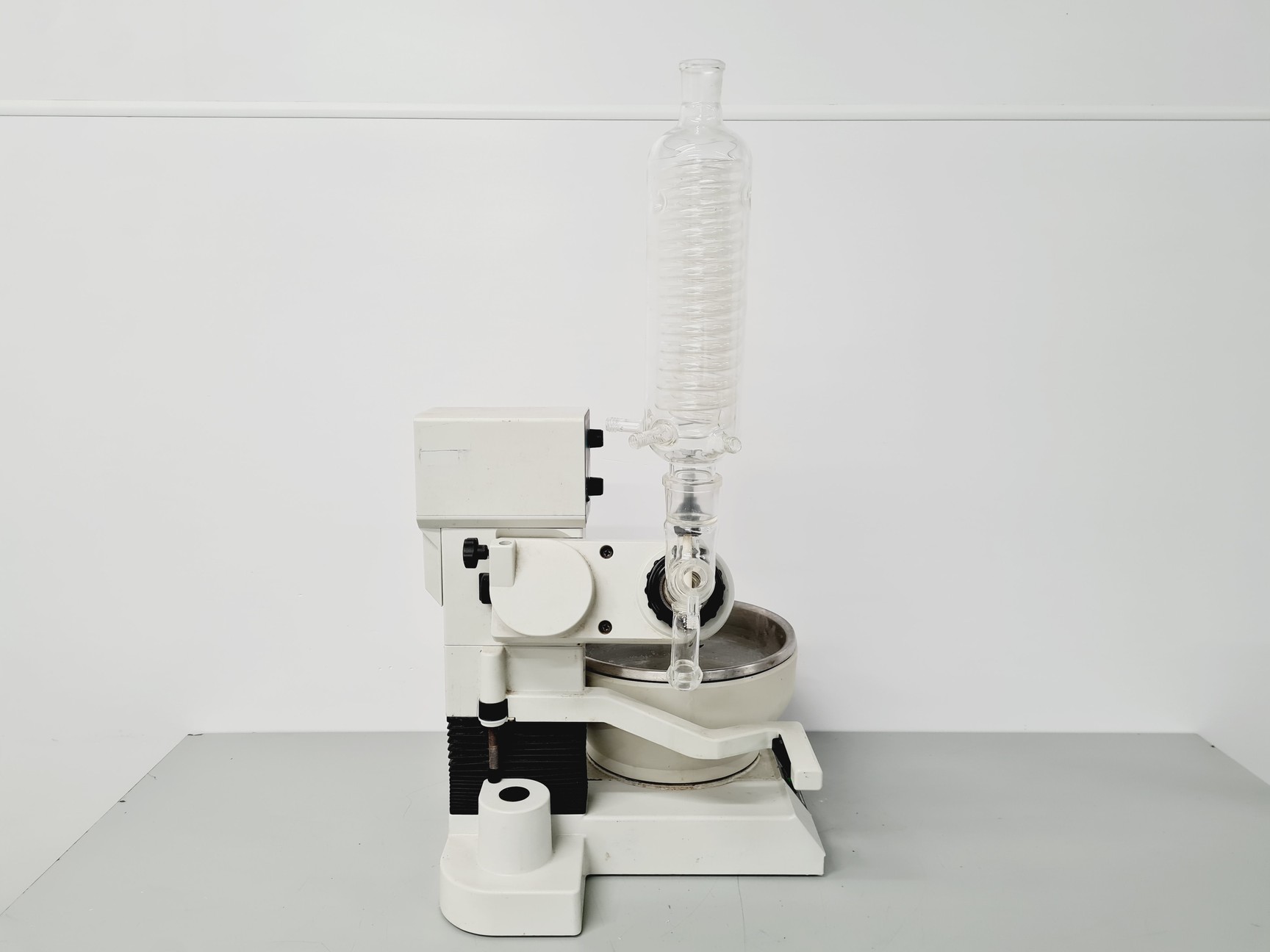 Image of Buchi Rotavapor R-124 and Buchi Waterbath B-481