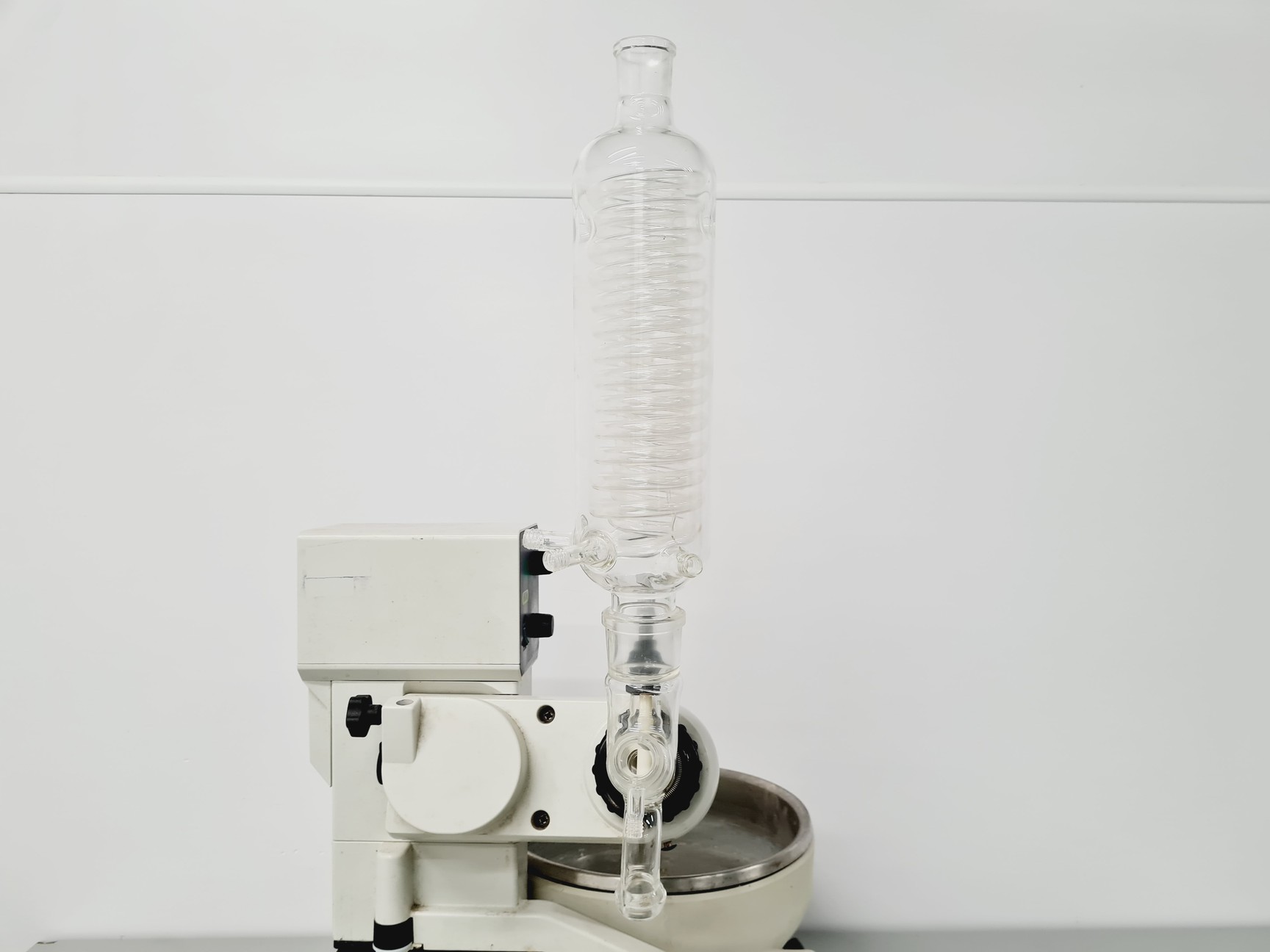 Image of Buchi Rotavapor R-124 and Buchi Waterbath B-481