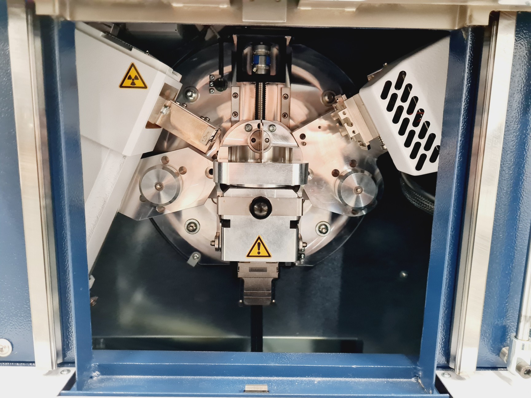 Image of Bruker AXS D2 Phaser A26-X1-A2B0B2A Diffractometer