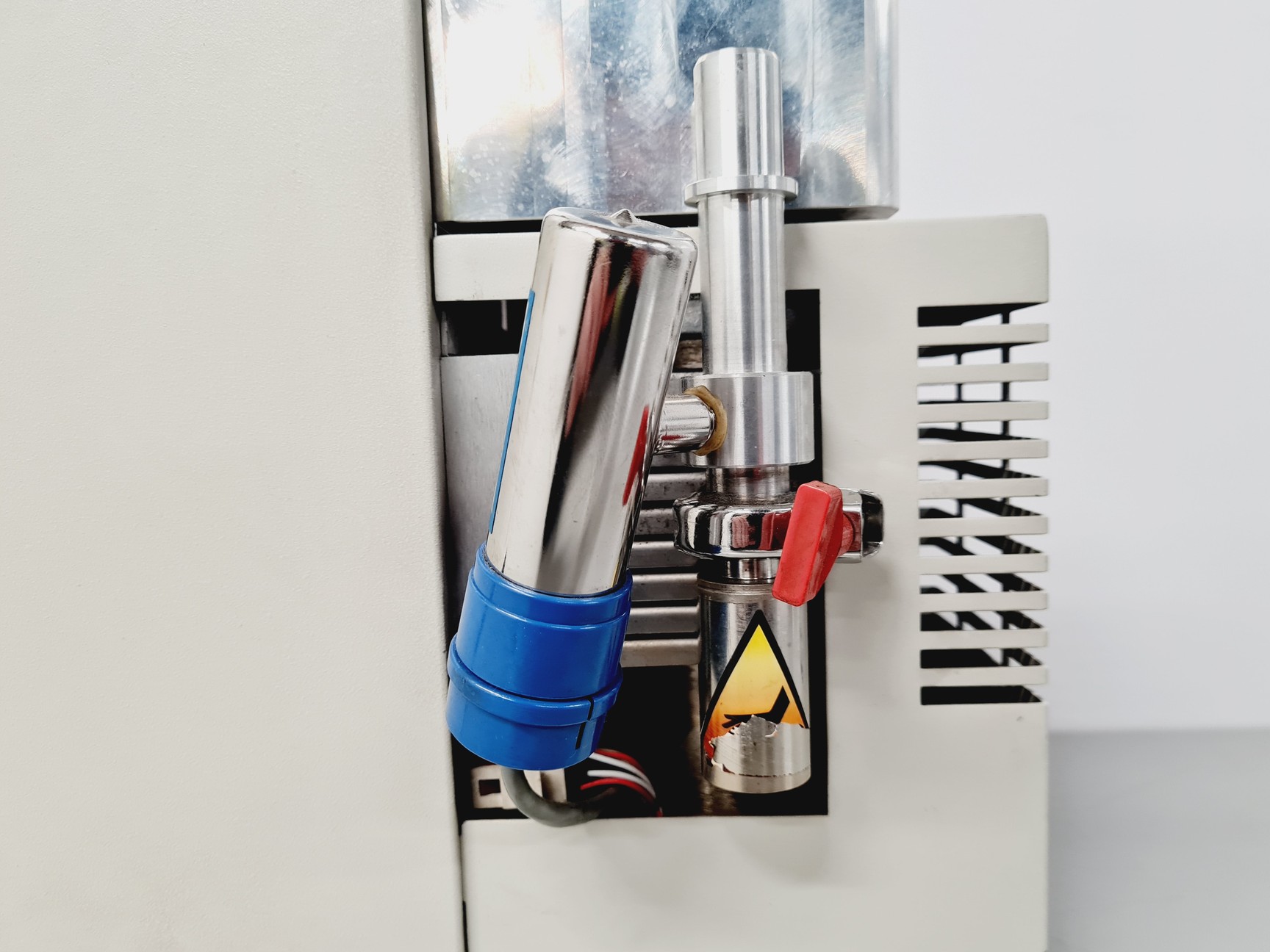 Image of Hewlett Packard 5972 Series Mass Selective Detector with 59864A Ionization Gauge