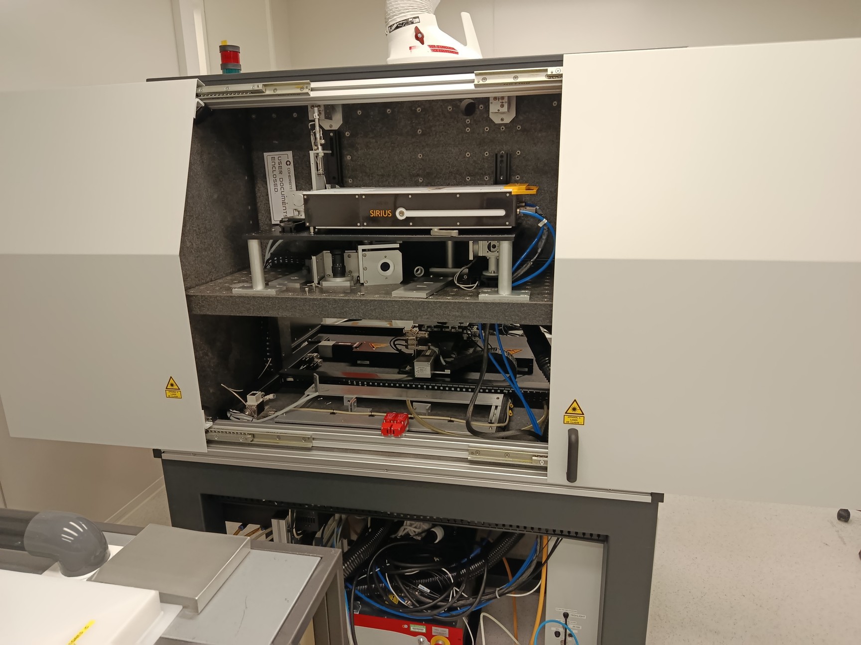 Image of LASEA LS4 Ultrashort Pulse Micromachining Laser System Picosecond / Fiber Laser