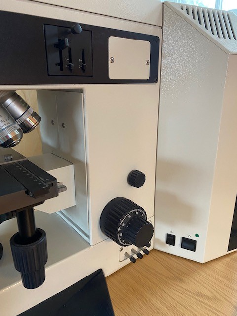 Image of Leica DMRB Microscope System with 6 Objectives (PLFluotar & PLApo) Lab