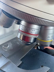 Thumbnail image of Leica DMRB Microscope System with 6 Objectives (PLFluotar & PLApo) Lab