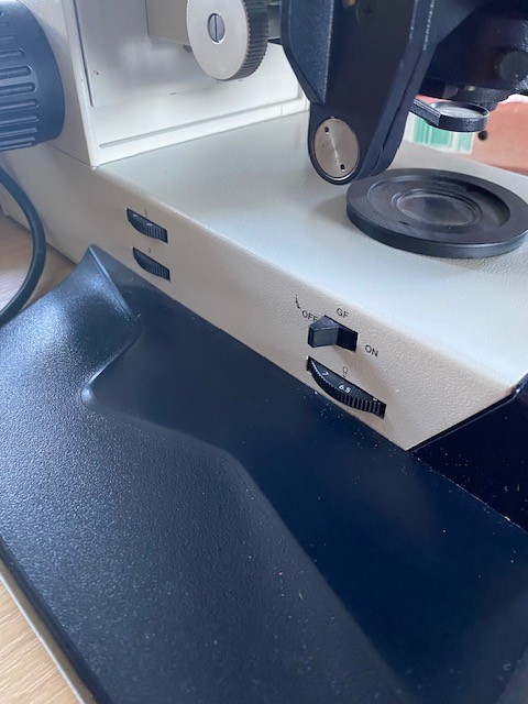 Image of Leica DMRB Microscope System with 6 Objectives (PLFluotar & PLApo) Lab