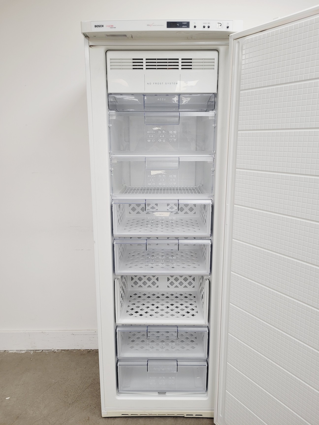 Image of Bosch GSU34421 Logixx Tall -20 Freezer