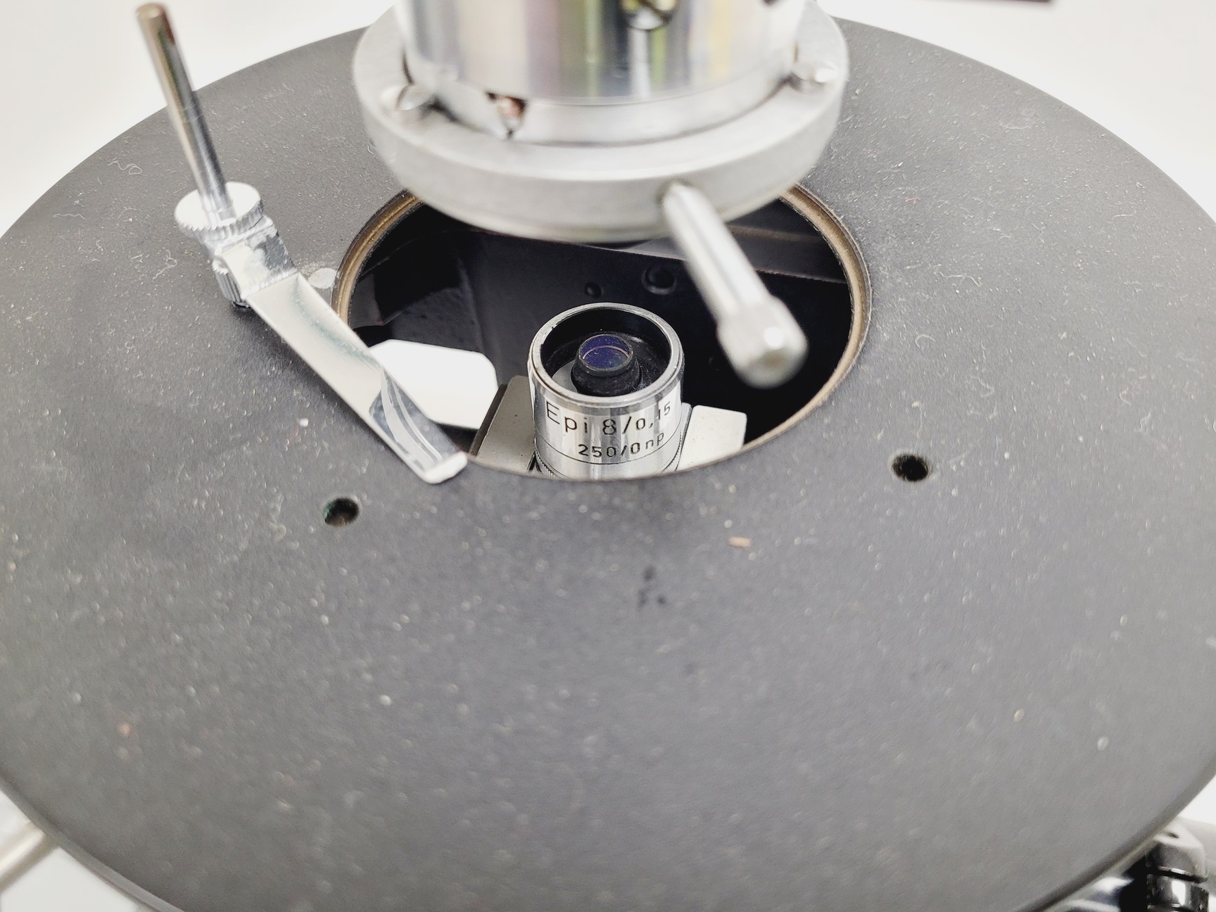 Image of Reichert 357801 Inverted Polarising Microscope System w/ Table & Various Parts