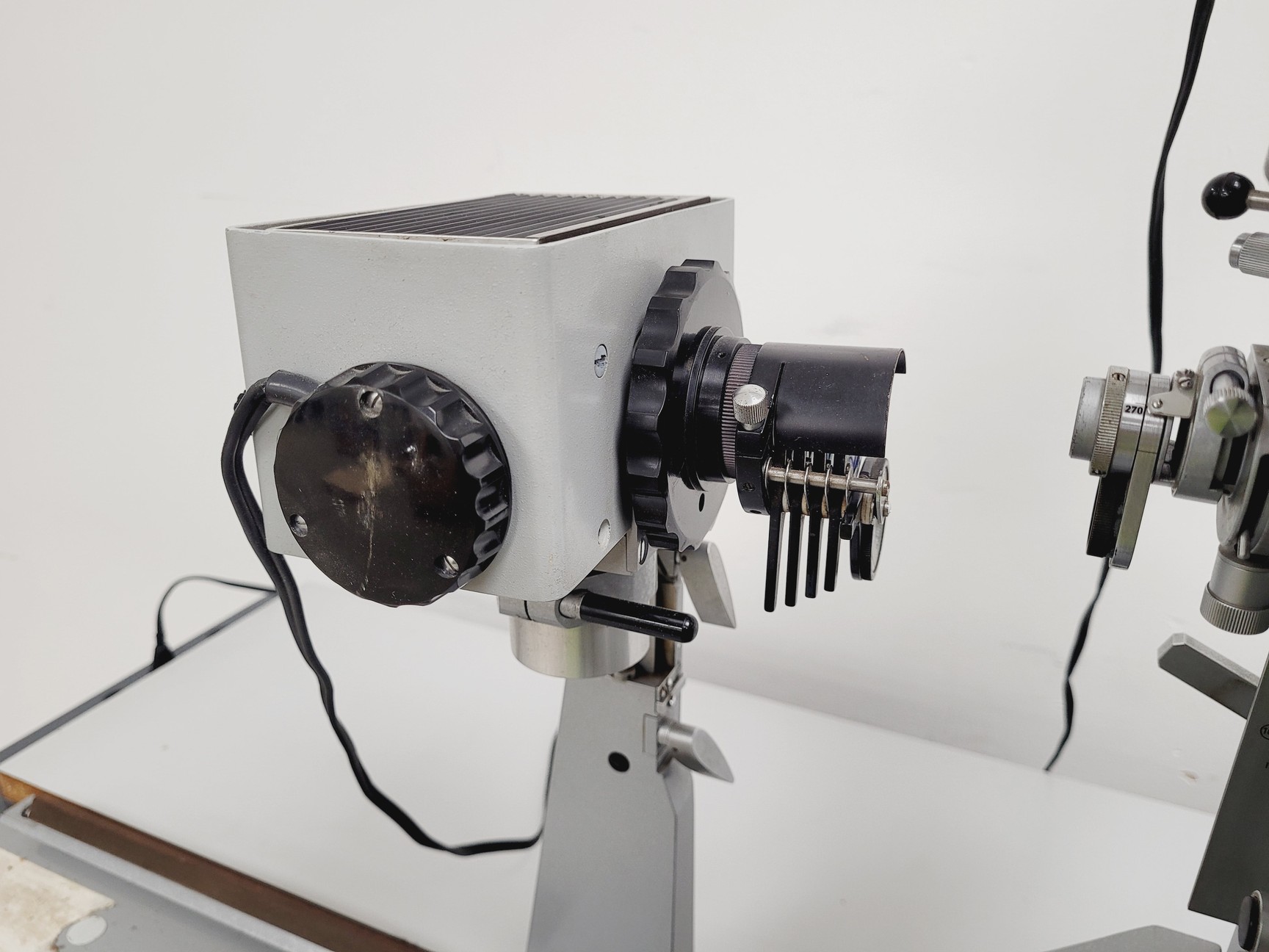 Image of Reichert 357801 Inverted Polarising Microscope System w/ Table & Various Parts