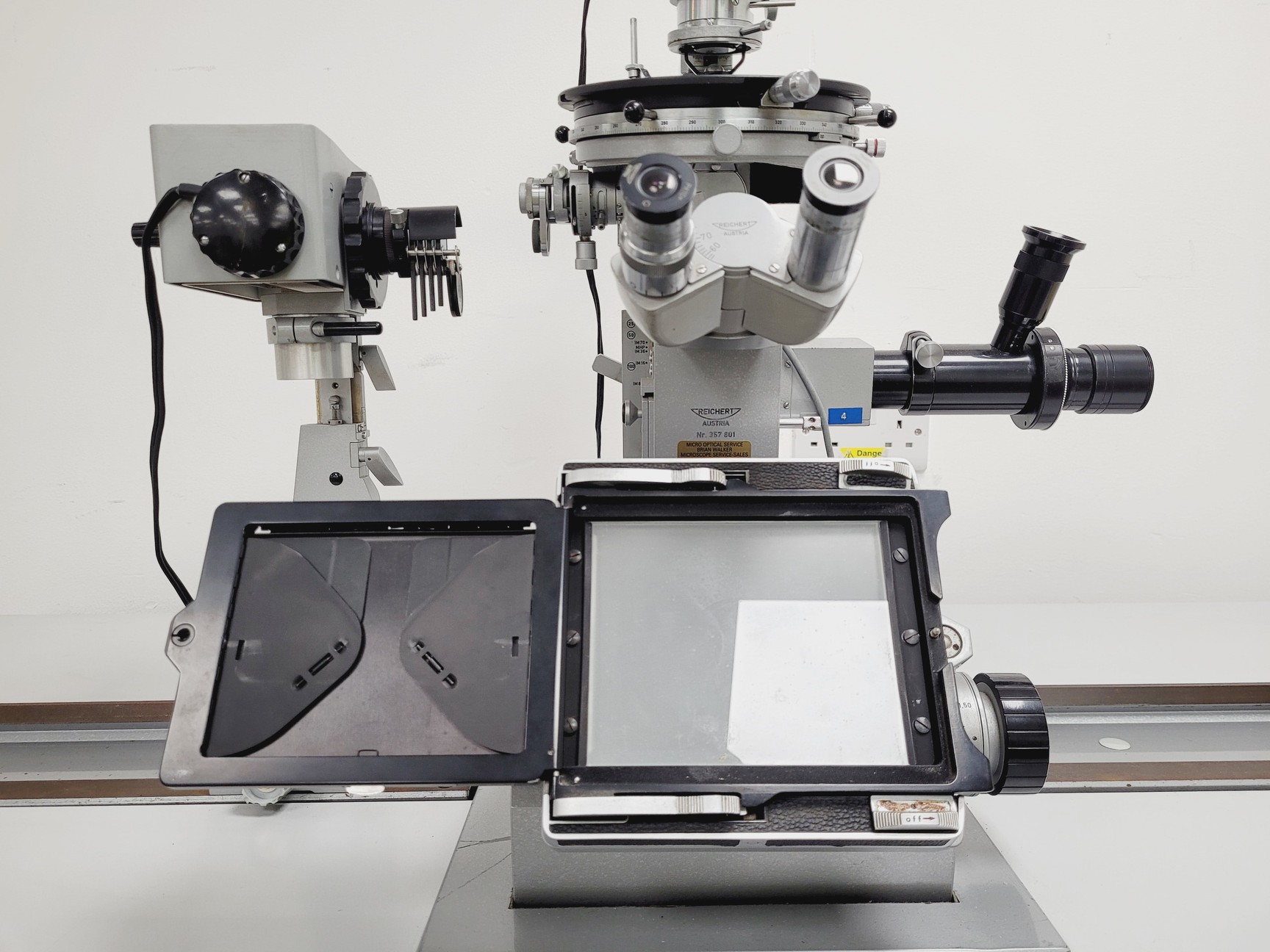 Image of Reichert 357801 Inverted Polarising Microscope System w/ Table & Various Parts