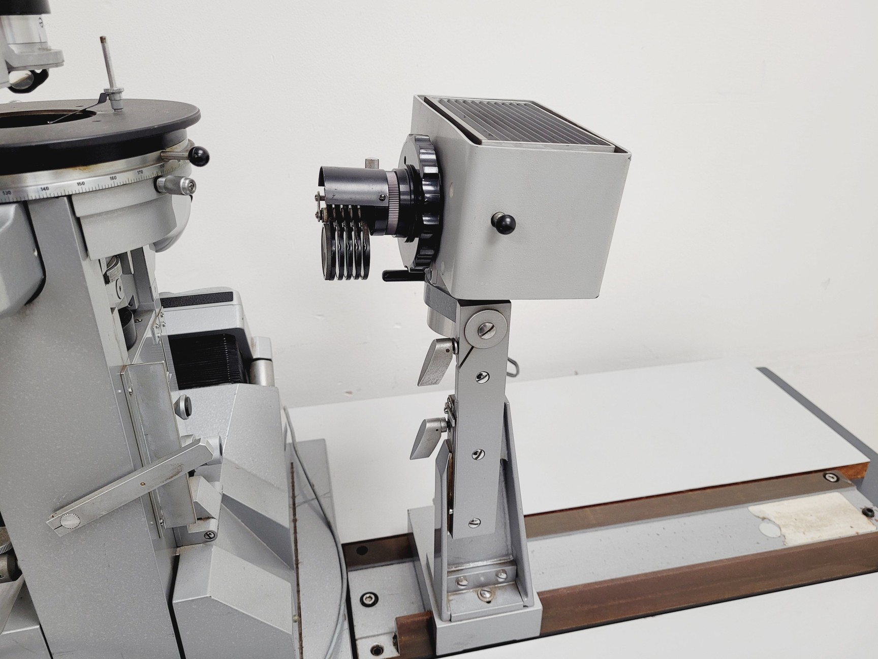 Image of Reichert 357801 Inverted Polarising Microscope System w/ Table & Various Parts
