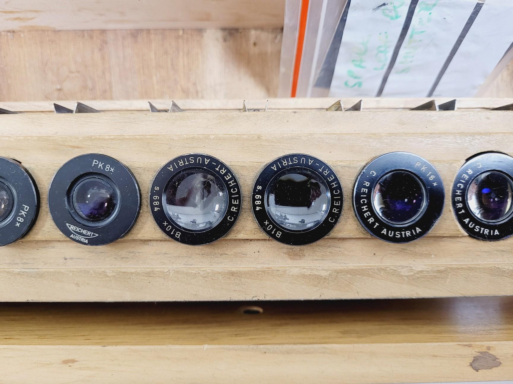 Image of Reichert 357801 Inverted Polarising Microscope System w/ Table & Various Parts