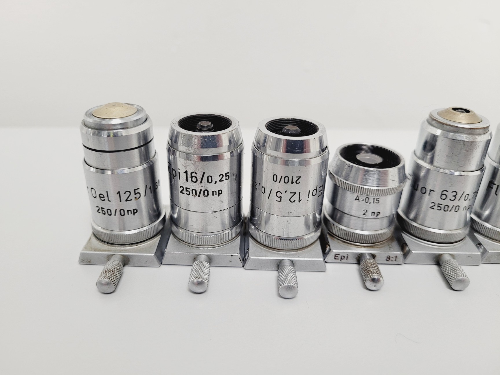 Image of Reichert 357801 Inverted Polarising Microscope System w/ Table & Various Parts