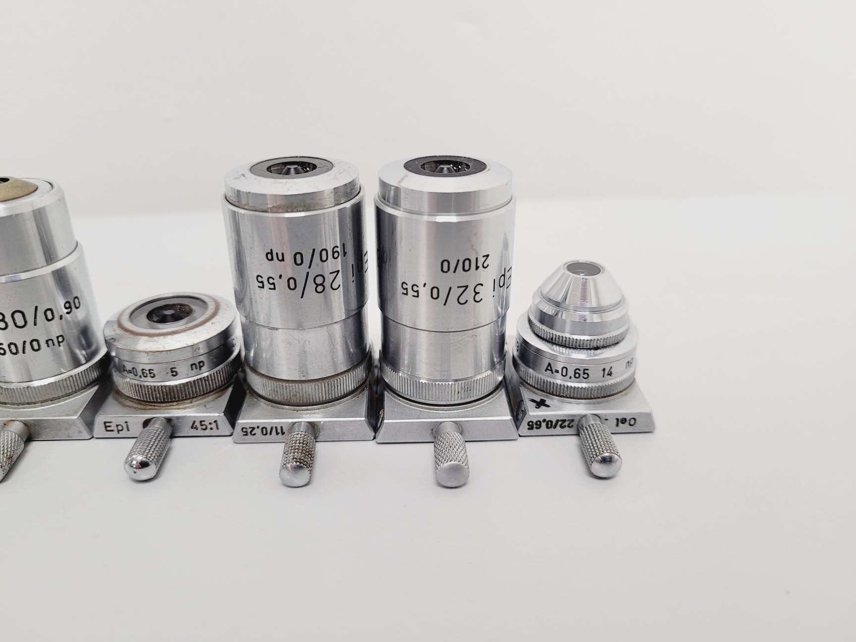 Image of Reichert 357801 Inverted Polarising Microscope System w/ Table & Various Parts