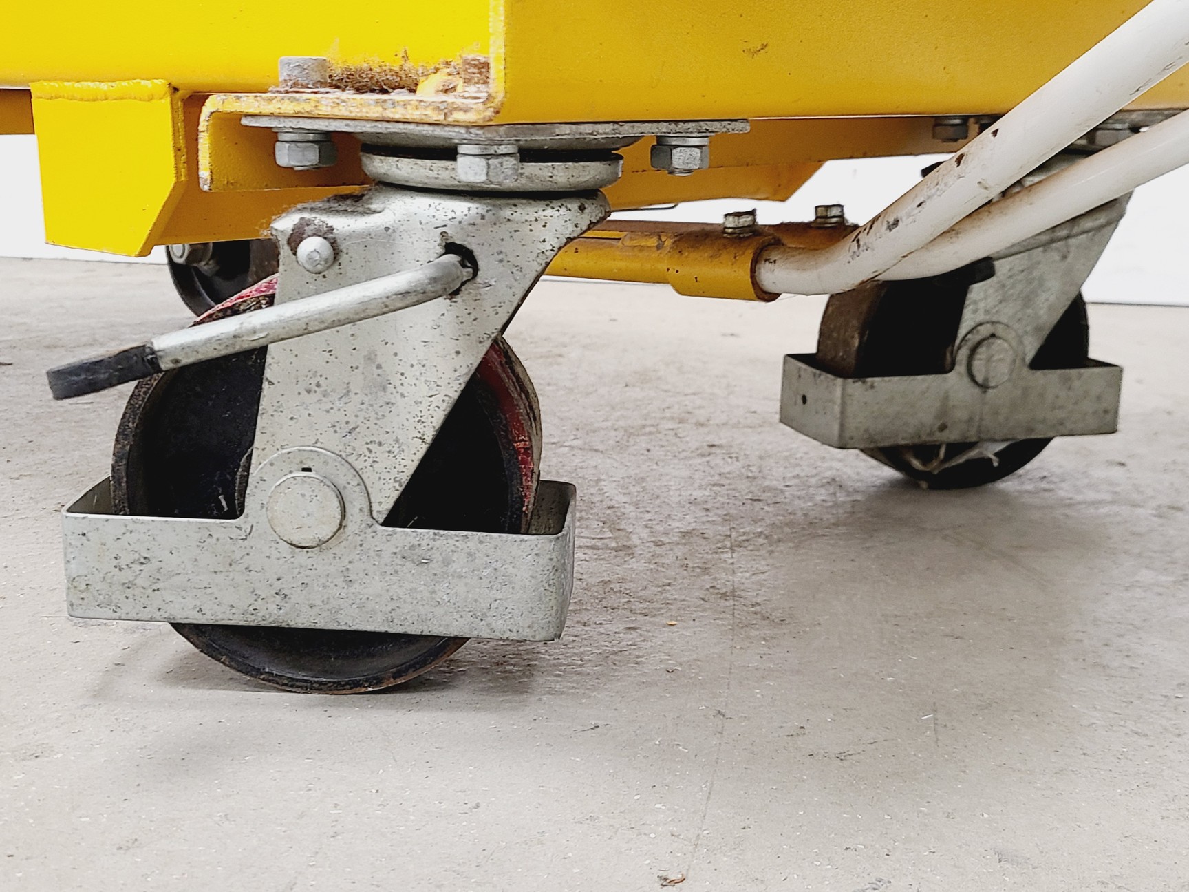 Image of Challenger Scissor Lift High Lift Pump Truck – 500kg Capacity