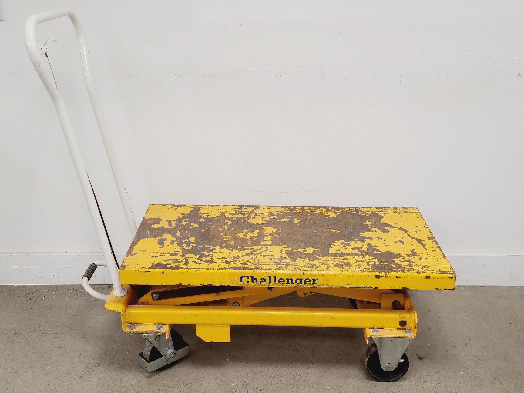 Image of Challenger Scissor Lift High Lift Pump Truck – 500kg Capacity