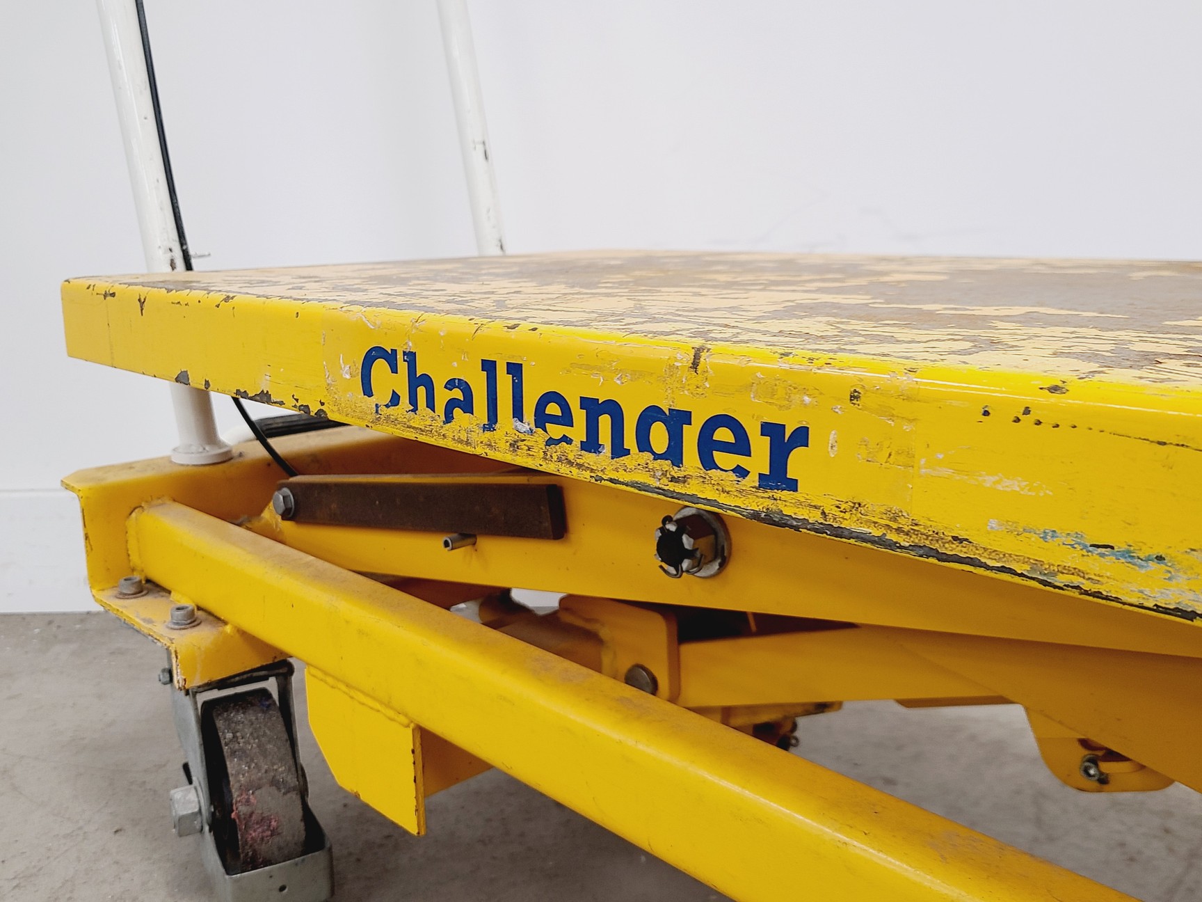Image of Challenger Scissor Lift High Lift Pump Truck – 500kg Capacity