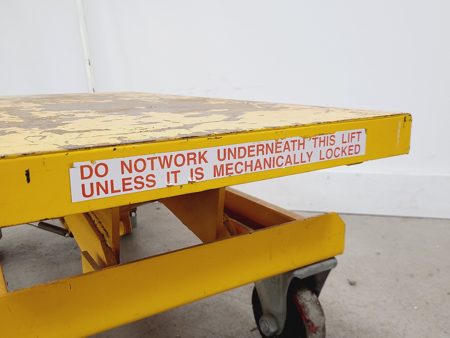 Image of Challenger Scissor Lift High Lift Pump Truck – 500kg Capacity