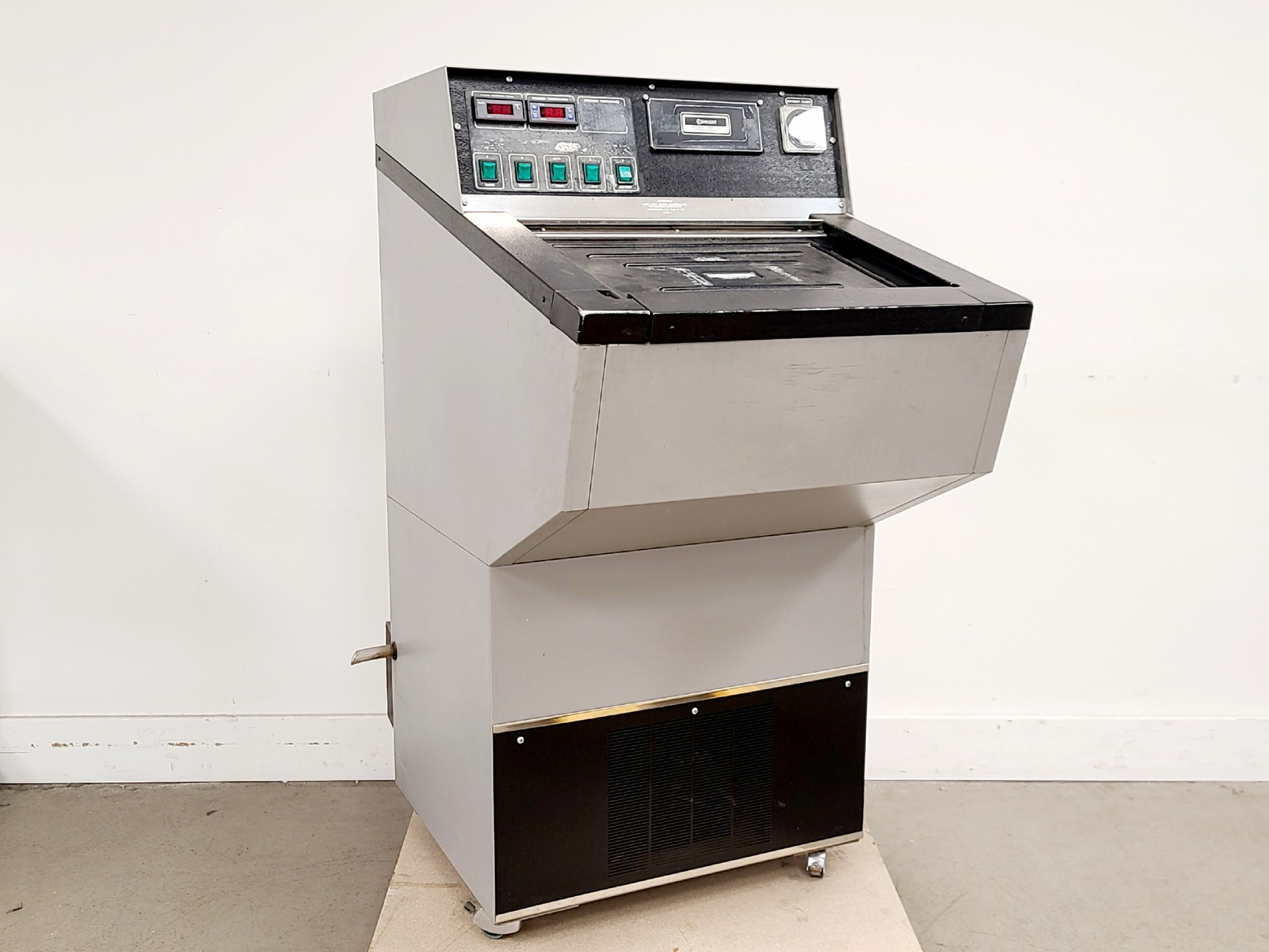 Bright Instruments Bright OTF/AS Cryostat with 5030 Microtome Lab
