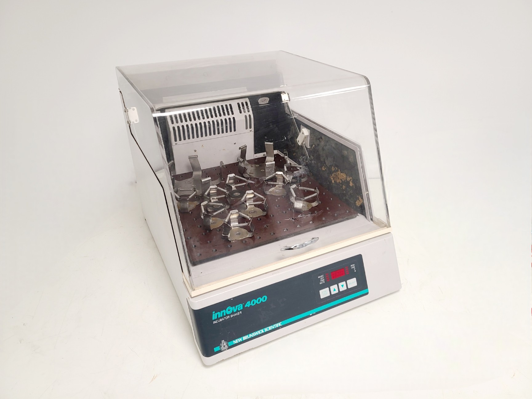 Innova 4000 New Brunswick Scientific Innova 4000 Shaking Incubator 500RPM