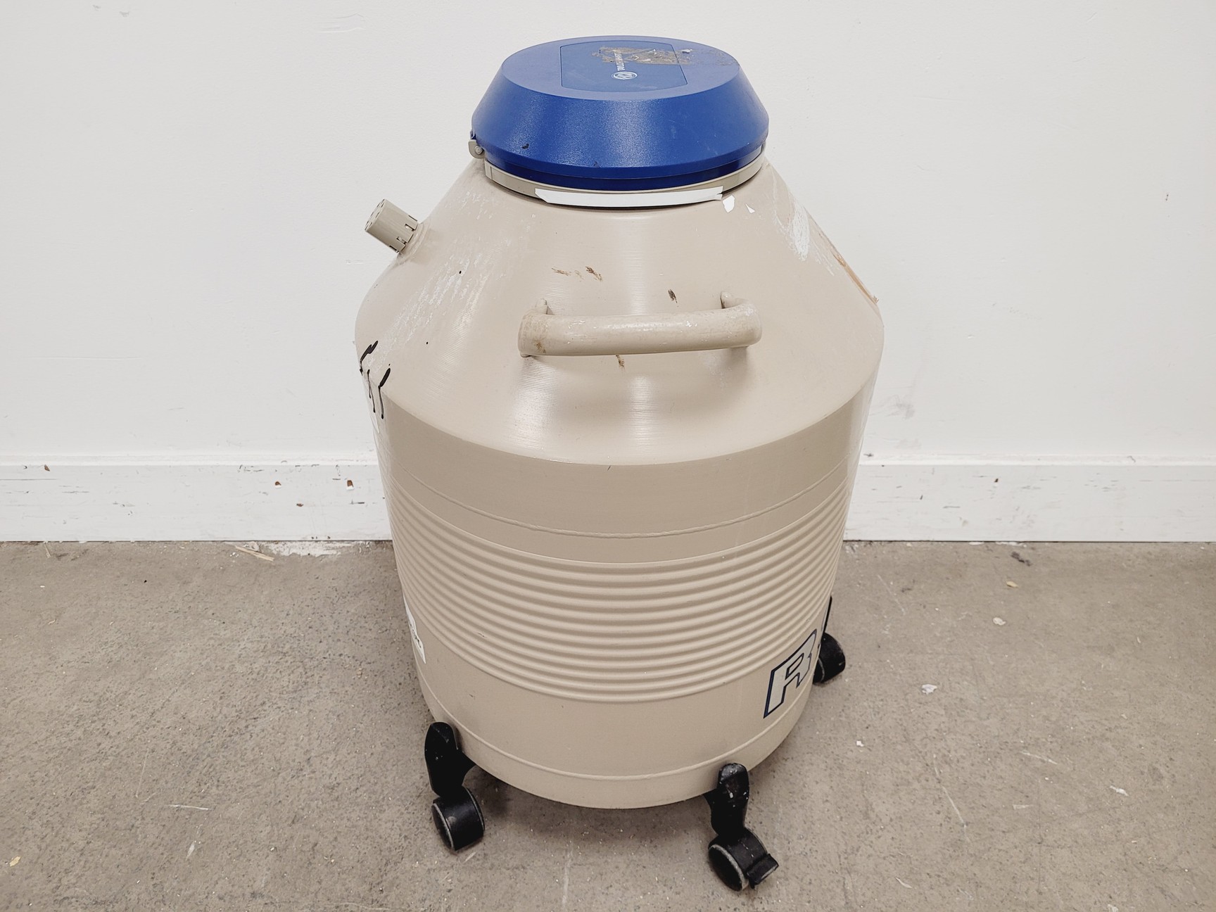 Image of Taylor Wharton 35L 750 RS Series LN2 Cell Storage Tank Dewar 50x50x100 cm