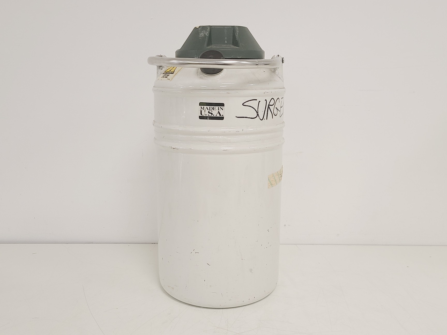 Image of MVE LN2 Lab 5 Liquid Nitrogen Storage Tank 22x22x46 cm 