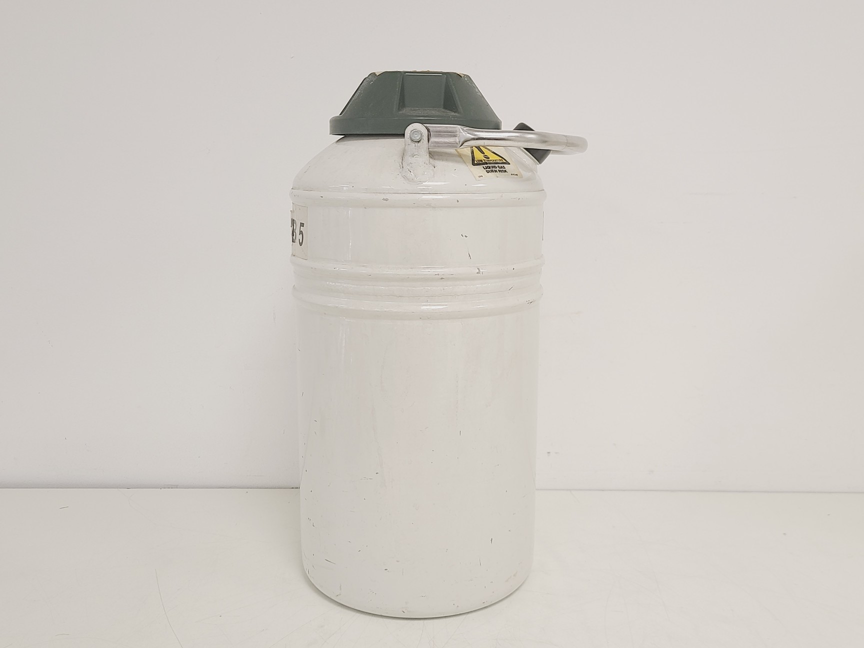 Image of MVE LN2 Lab 5 Liquid Nitrogen Storage Tank 22x22x46 cm 