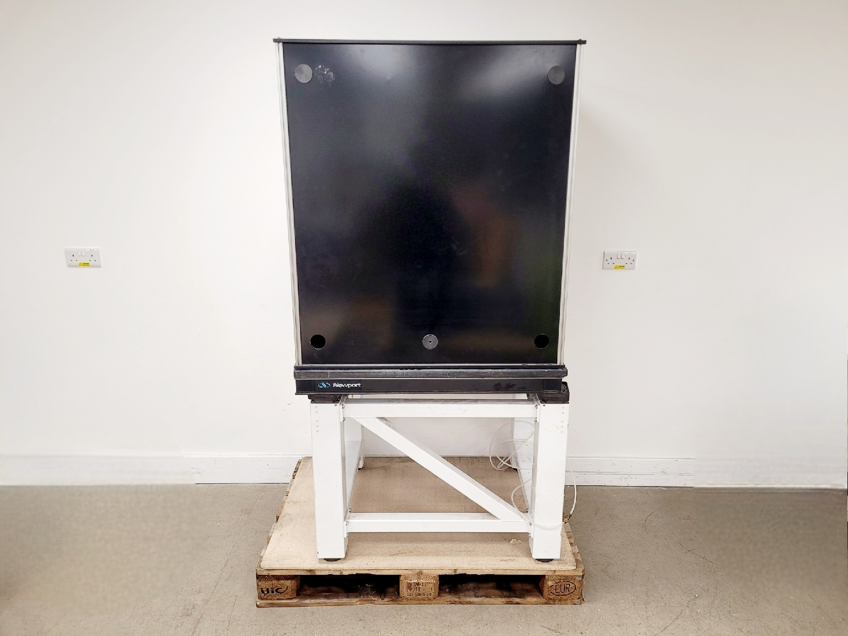 Image of Newport Anti-Vibration Table with Cabinet