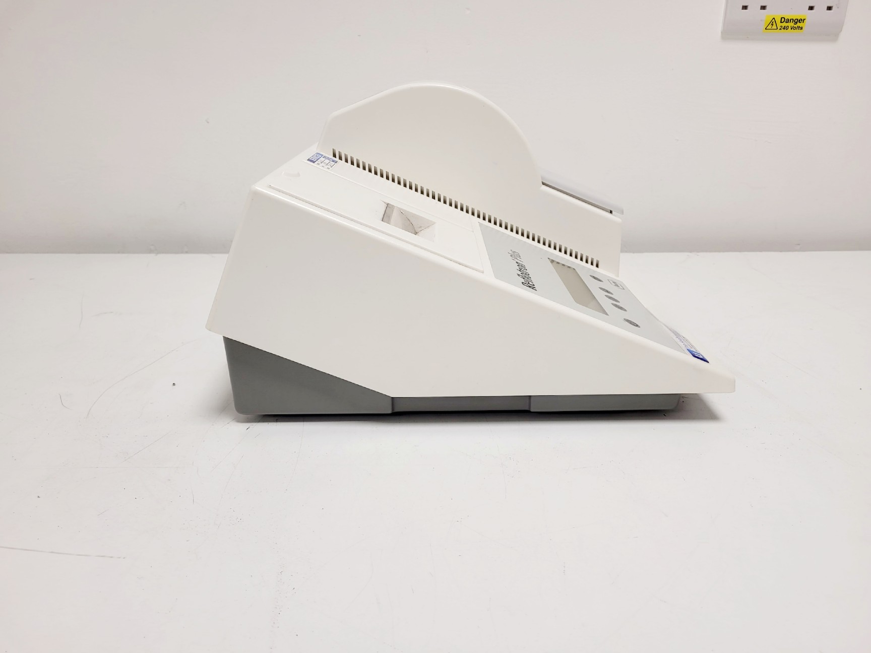 Image of Roche Reflotron Plus Dry Chemistry Analyser w/Workstation