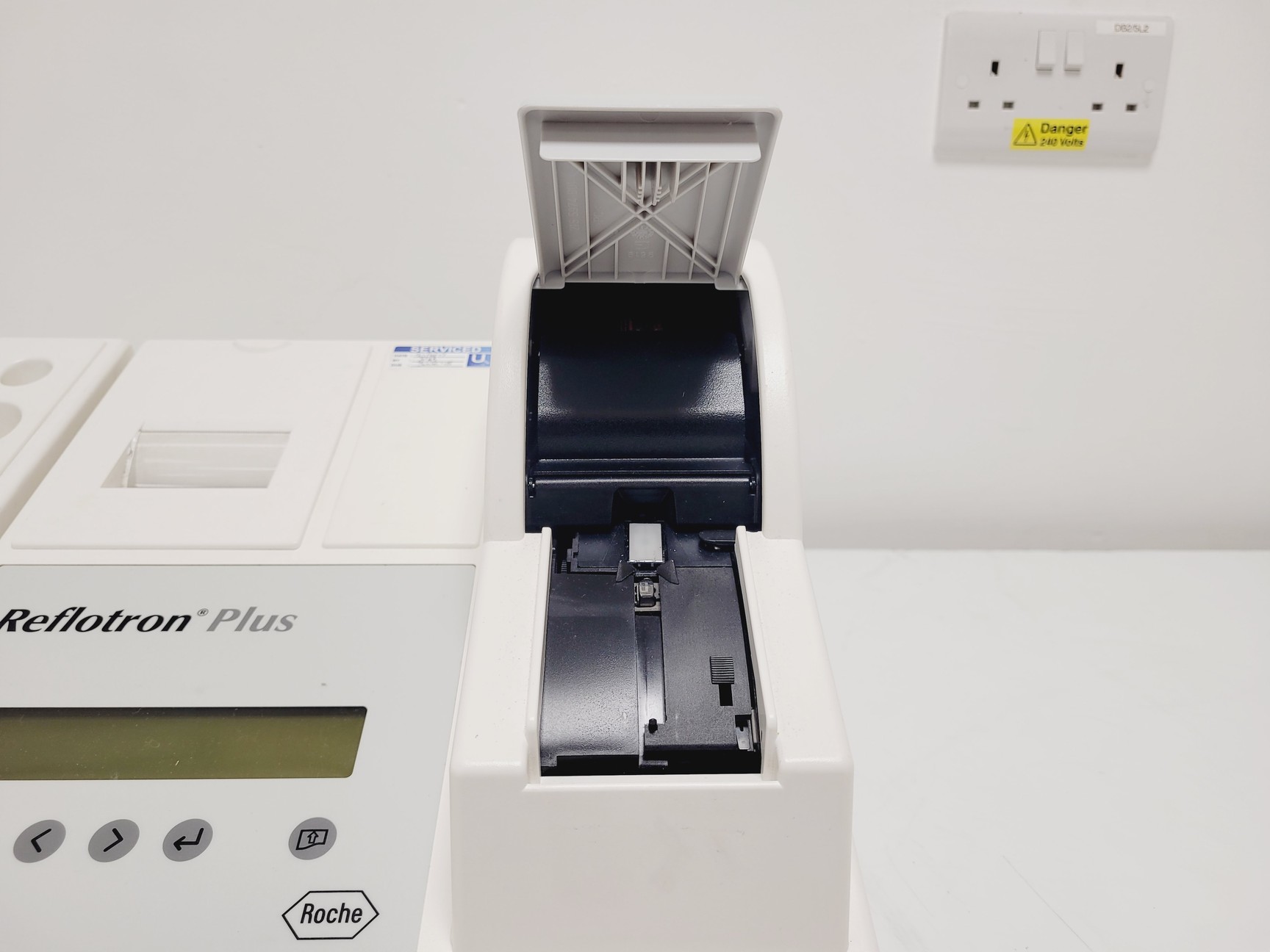 Image of Roche Reflotron Plus Dry Chemistry Analyser w/Workstation