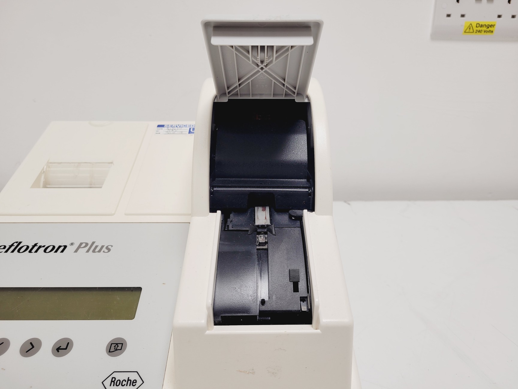 Image of Roche Reflotron Plus Dry Chemistry Analyser w/ Workstation