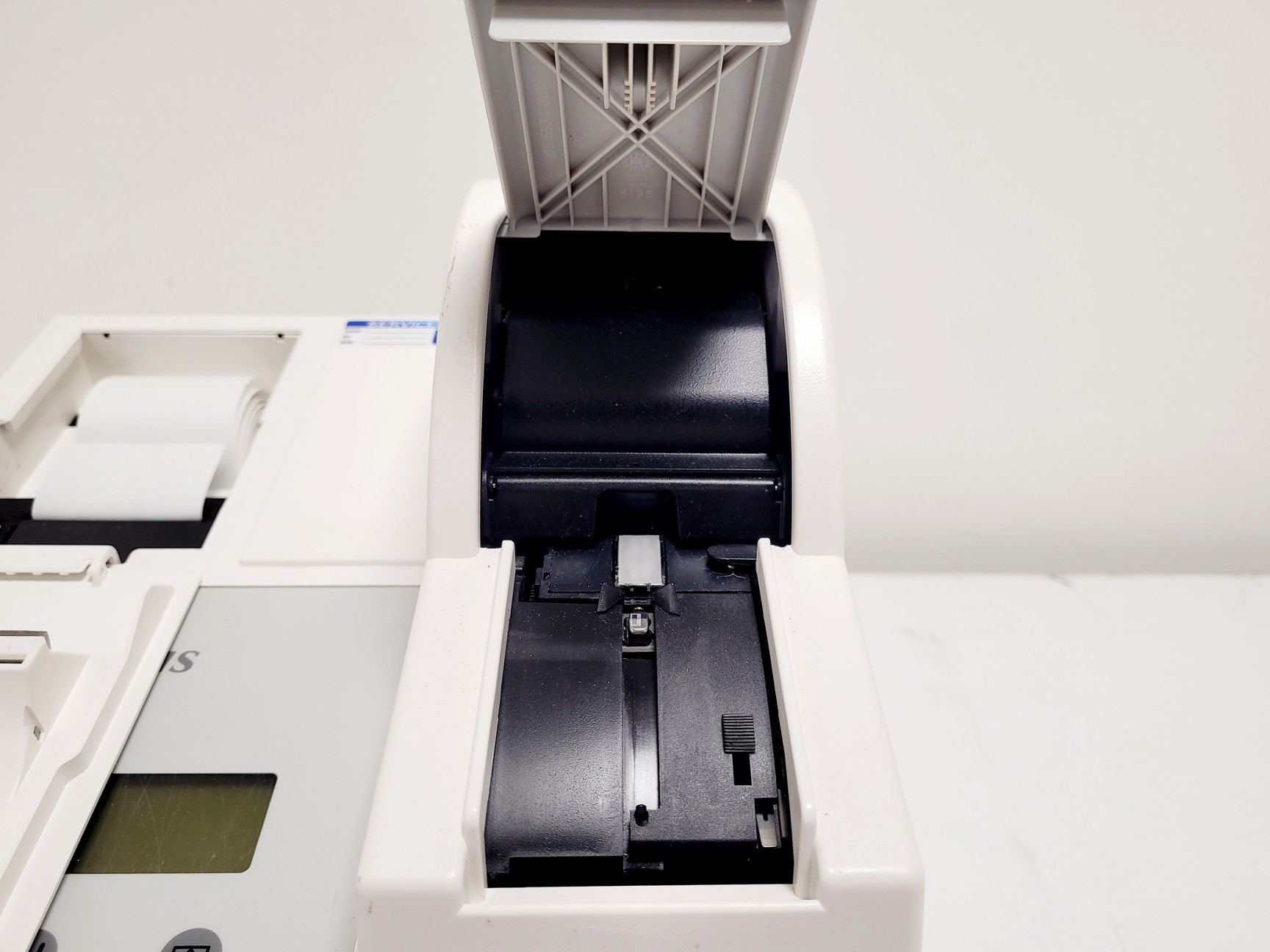 Image of Roche Reflotron Plus Dry Chemistry Analyser 