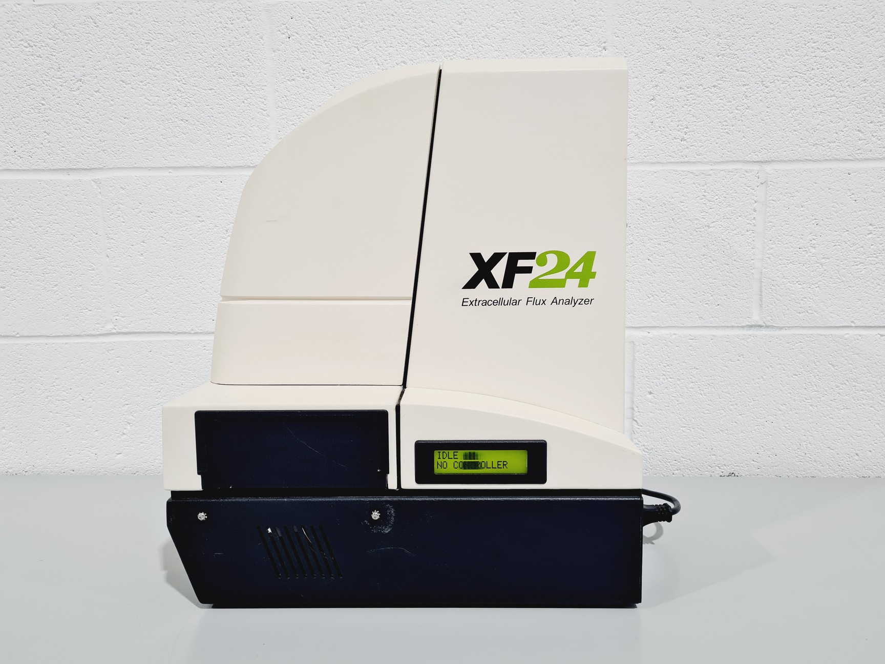 Image of Seahorse Bioscience XF24 Extracellular Flux Analyzer Model: XF24-2 with Monitor 