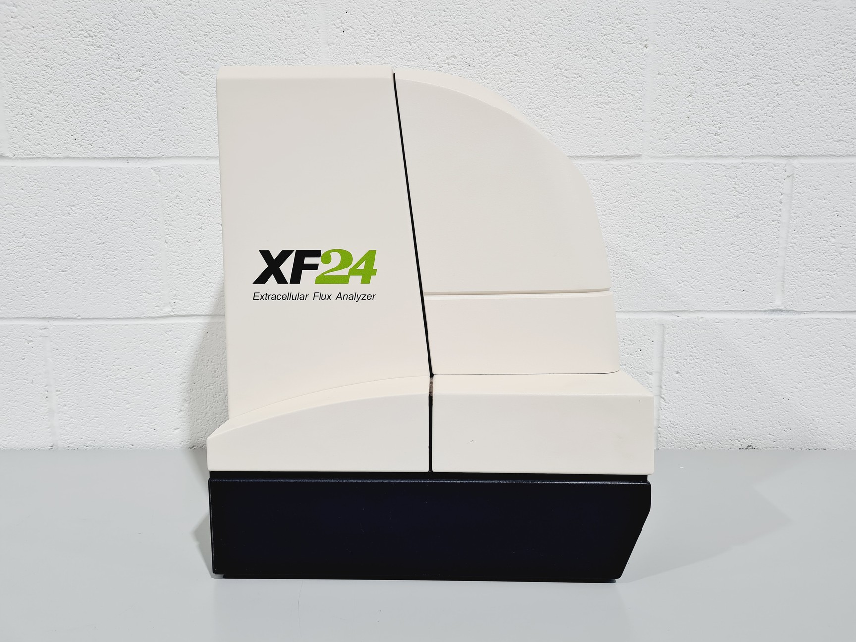 Image of Seahorse Bioscience XF24 Extracellular Flux Analyzer Model: XF24-2 with Monitor 