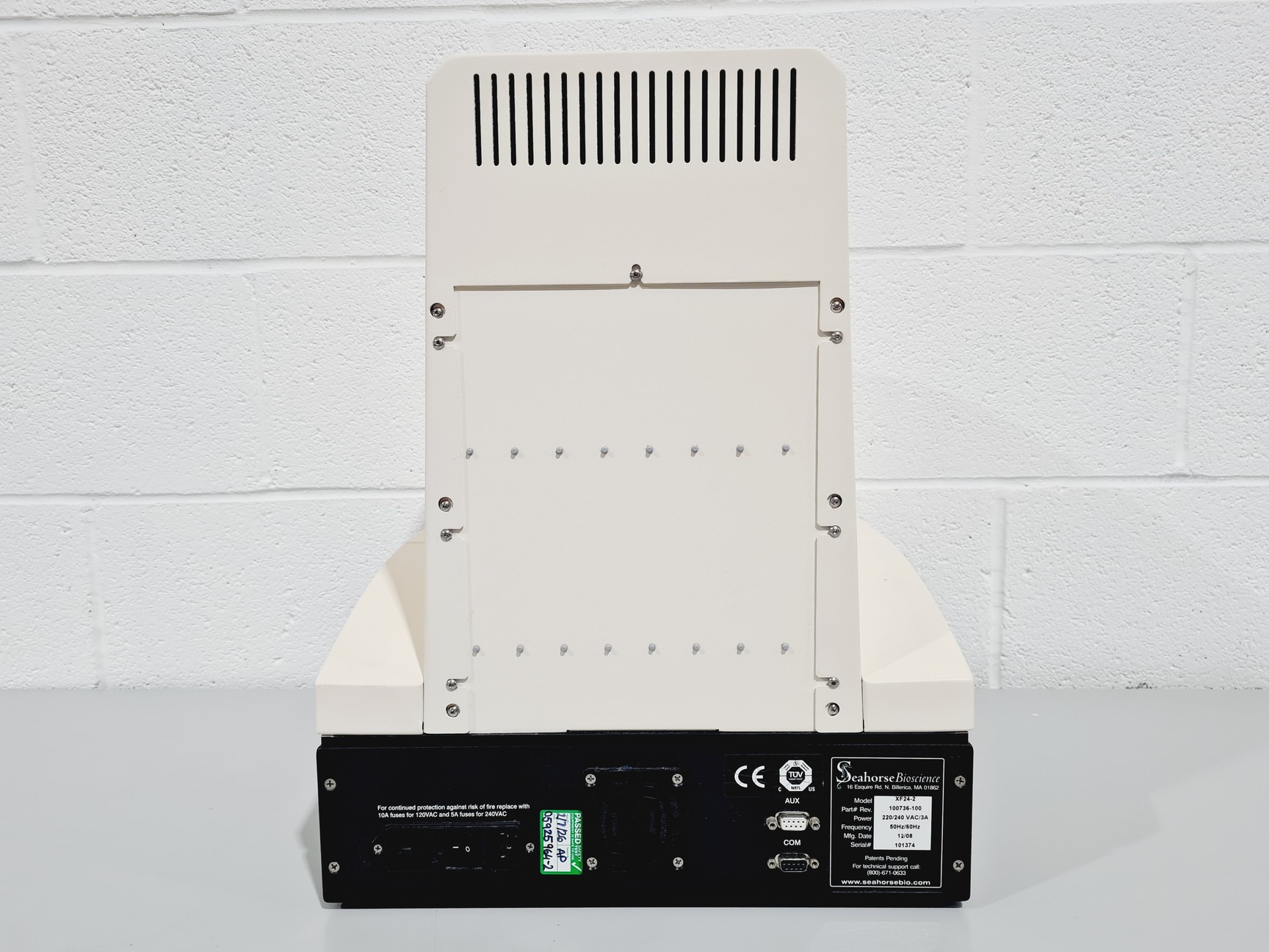 Image of Seahorse Bioscience XF24 Extracellular Flux Analyzer Model: XF24-2 with Monitor 