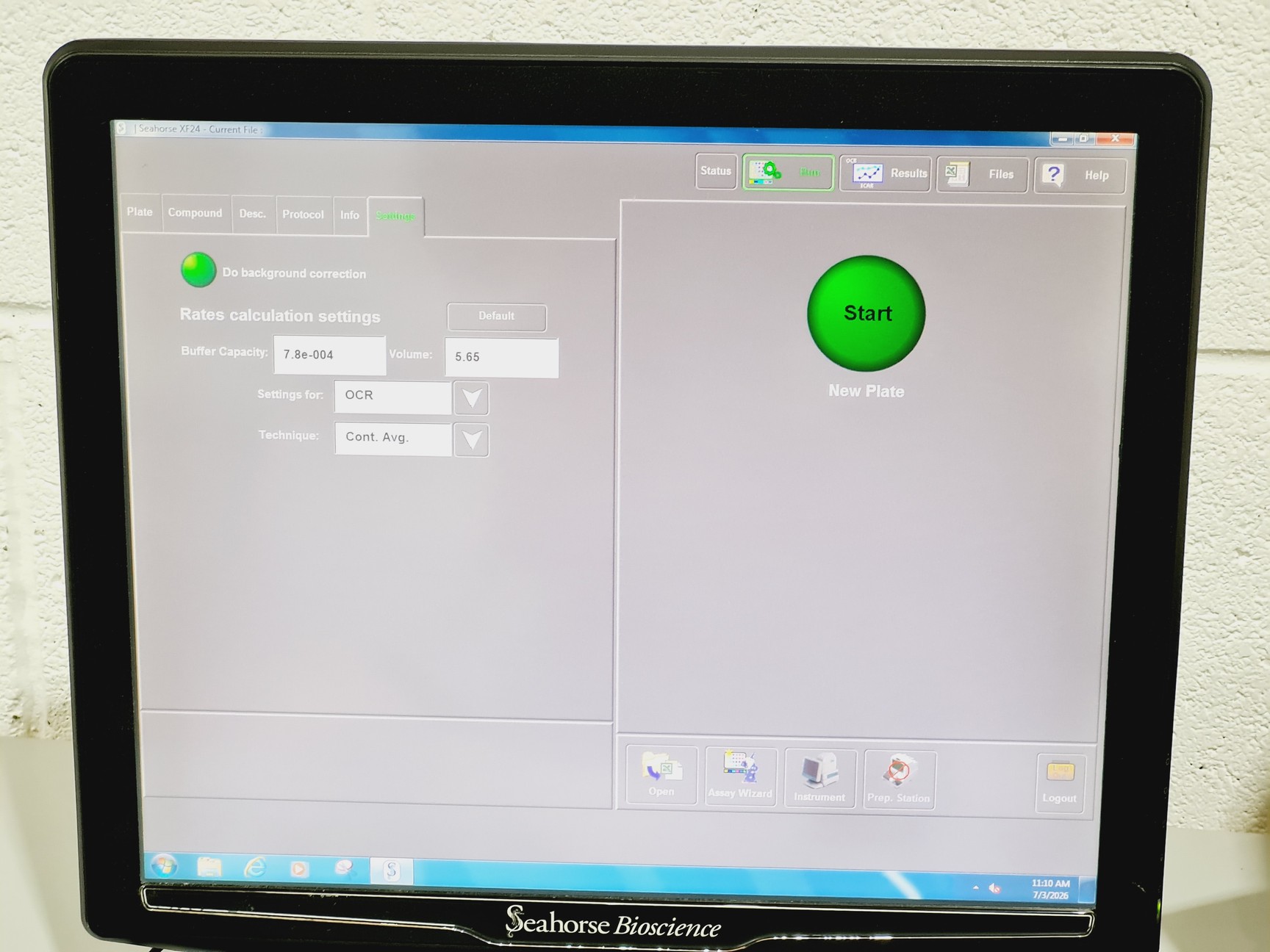 Image of Seahorse Bioscience XF24 Extracellular Flux Analyzer Model: XF24-2 with Monitor 