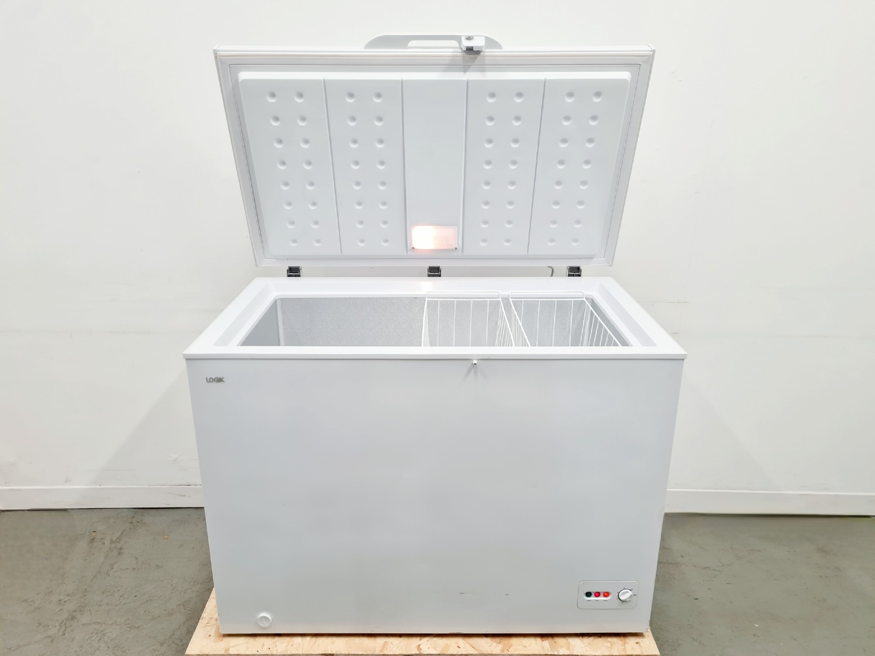 Image of Logik L300CFW14 Chest Freezer 