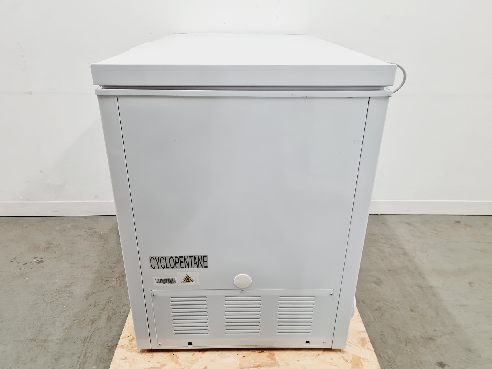 Image of Logik L300CFW14 Chest Freezer 